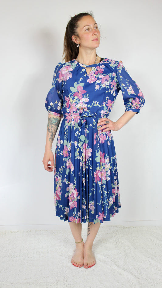 Robe vintage années 80 bleue à fleurs rose manches 3/4