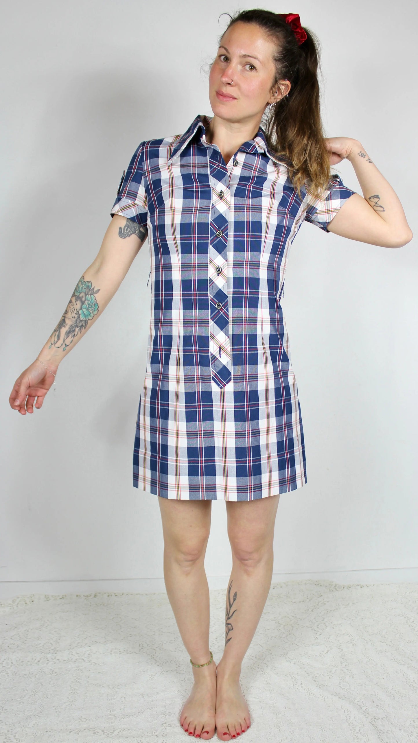 Robe chemise vintage à carreaux bleu marine blanc manches courtes