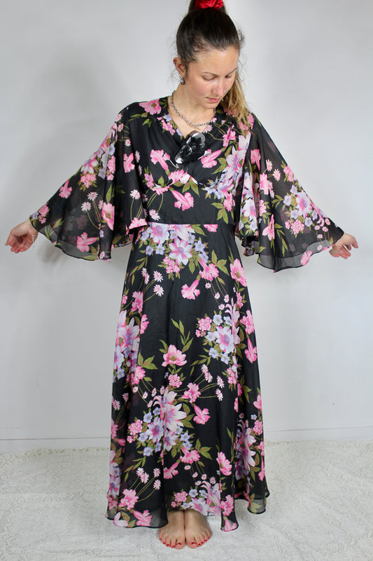 Robe longue vintage bohème ample noire à fleurs rose la friperie vintage 25
