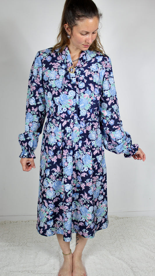 Robe vintage manches longues bleu marine motifs fleuris la friperie vintage 25