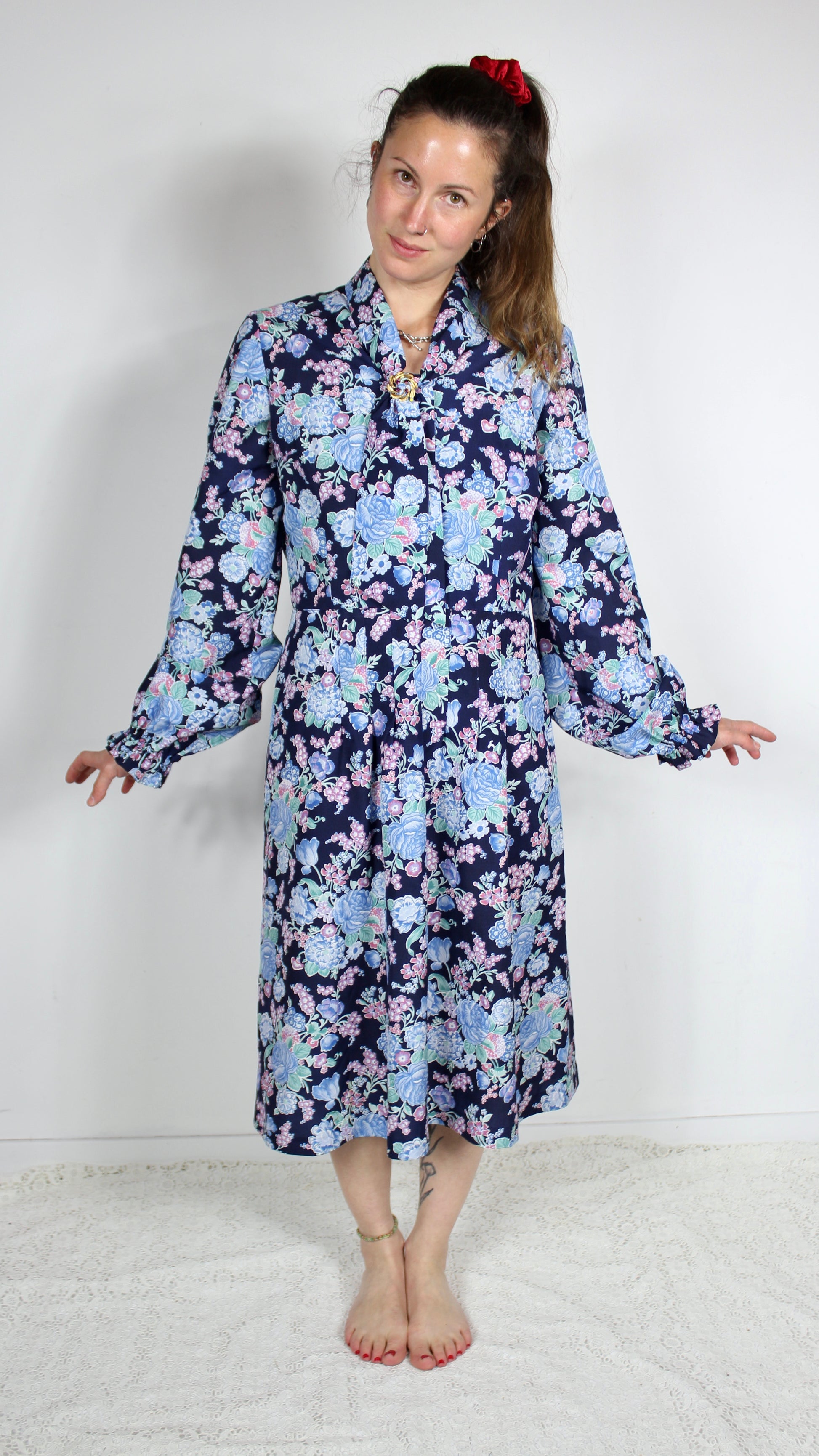Robe vintage manches longues bleu marine motifs fleuris la friperie vintage 25