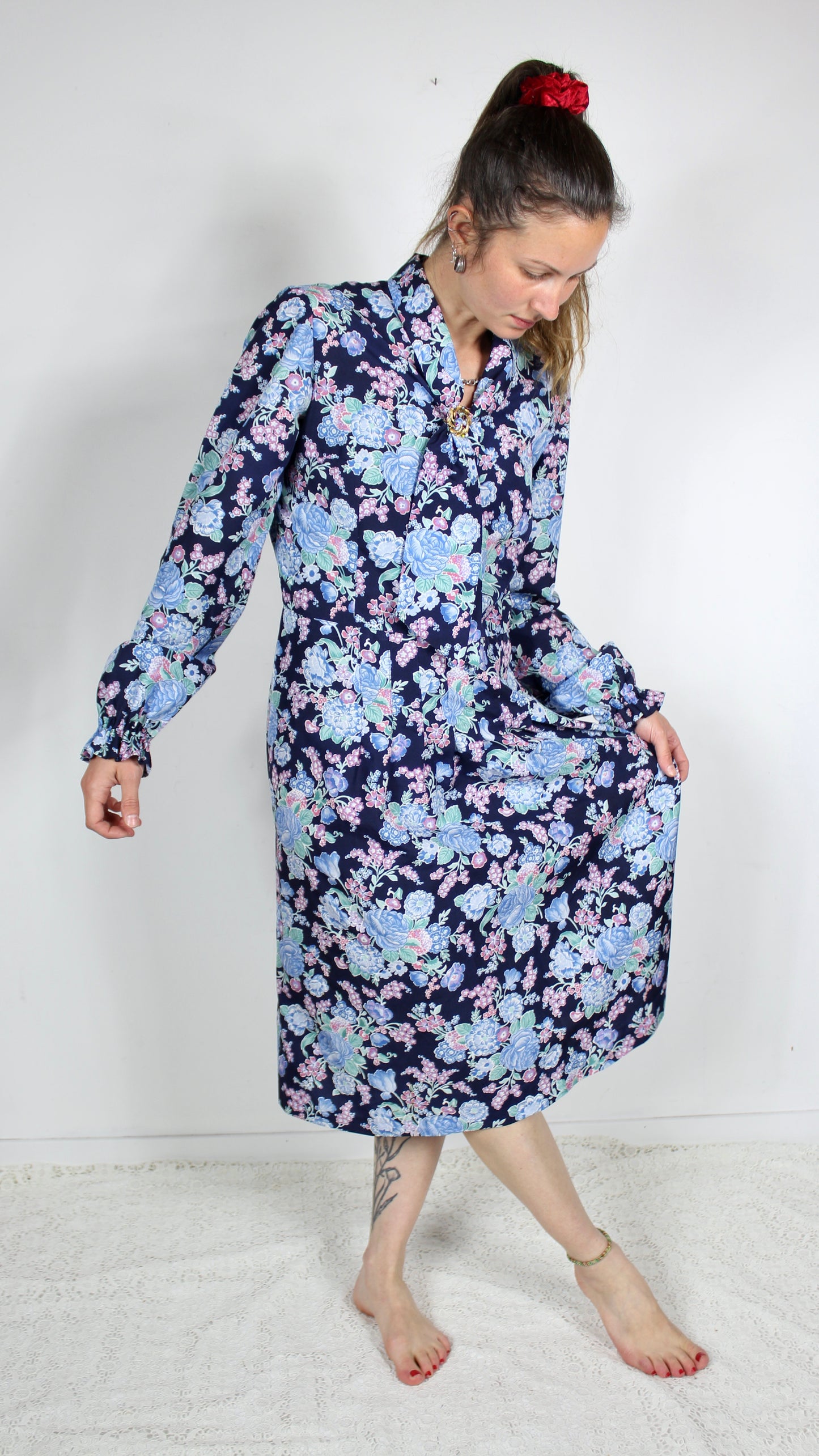 Robe vintage manches longues bleu marine motifs fleuris la friperie vintage 25