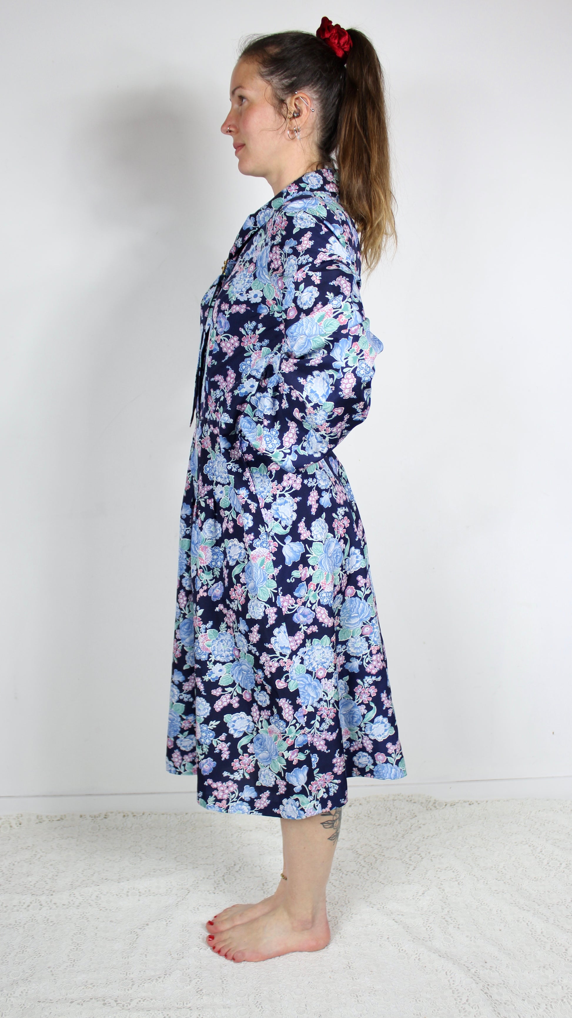 Robe vintage manches longues bleu marine motifs fleuris la friperie vintage 25