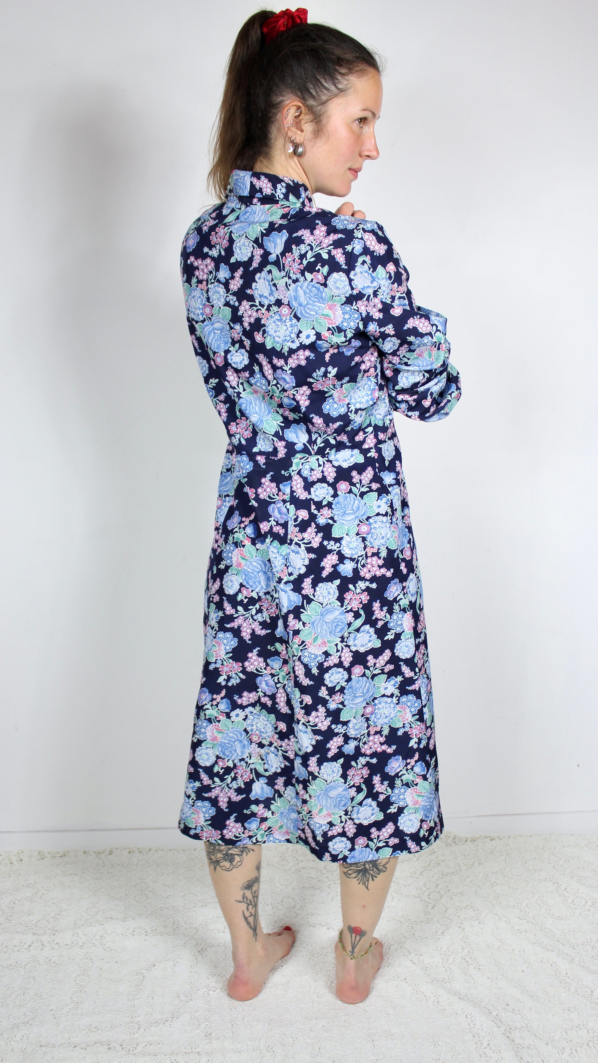 Robe vintage manches longues bleu marine motifs fleuris la friperie vintage 25