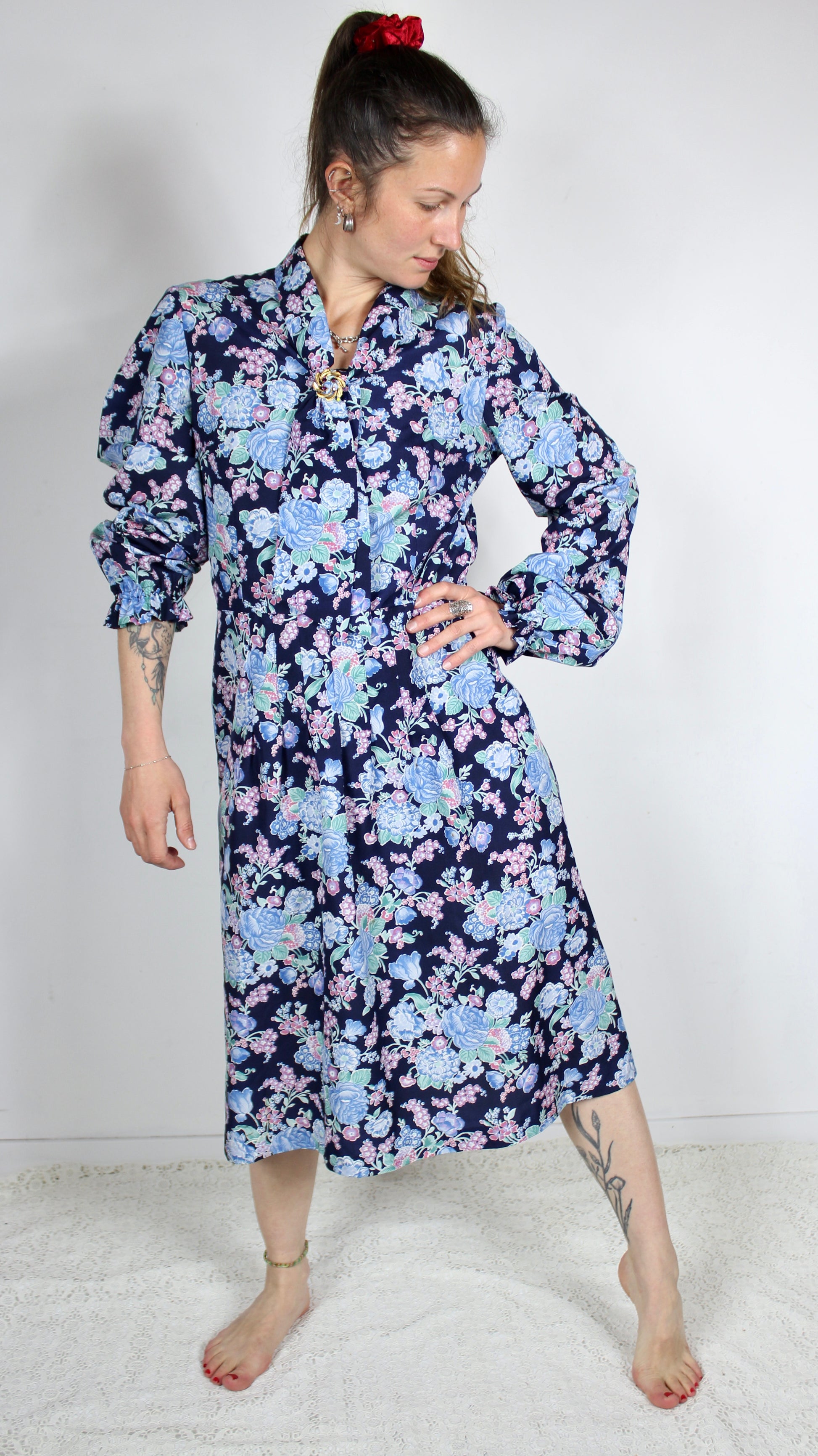 Robe vintage manches longues bleu marine motifs fleuris la friperie vintage 25