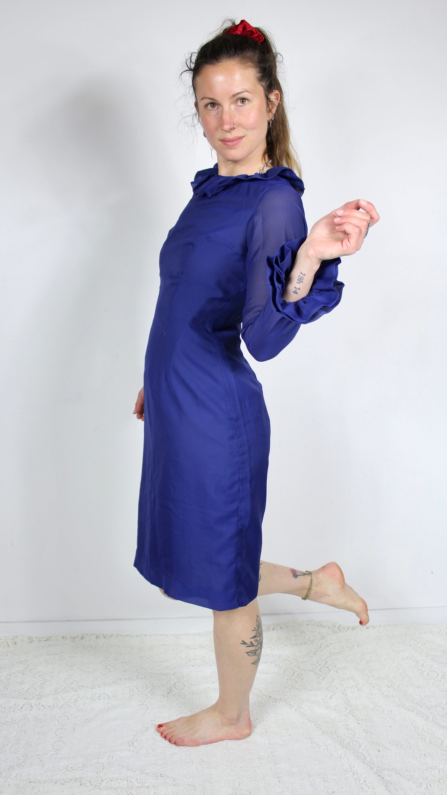 Robe vintage bleu roi manches transparentes à colerette la friperie vintage 25