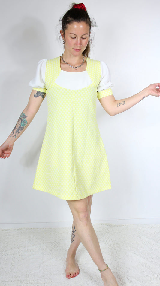 Robe vintage courte jaune pâle manches bouffantes la friperie vintage 25