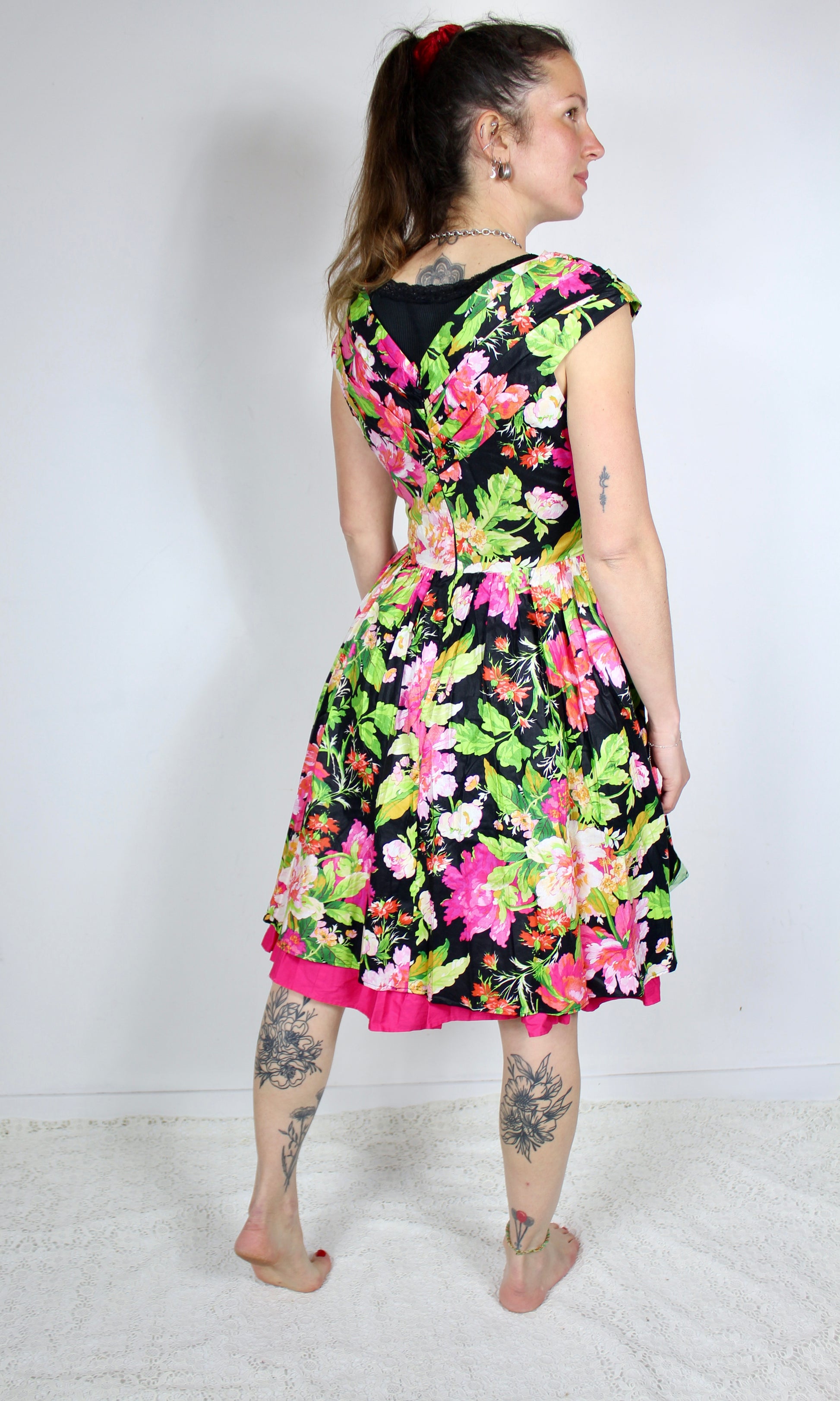 Robe swing vintage fleurie noir rose Palais Royal la friperie vintage 25