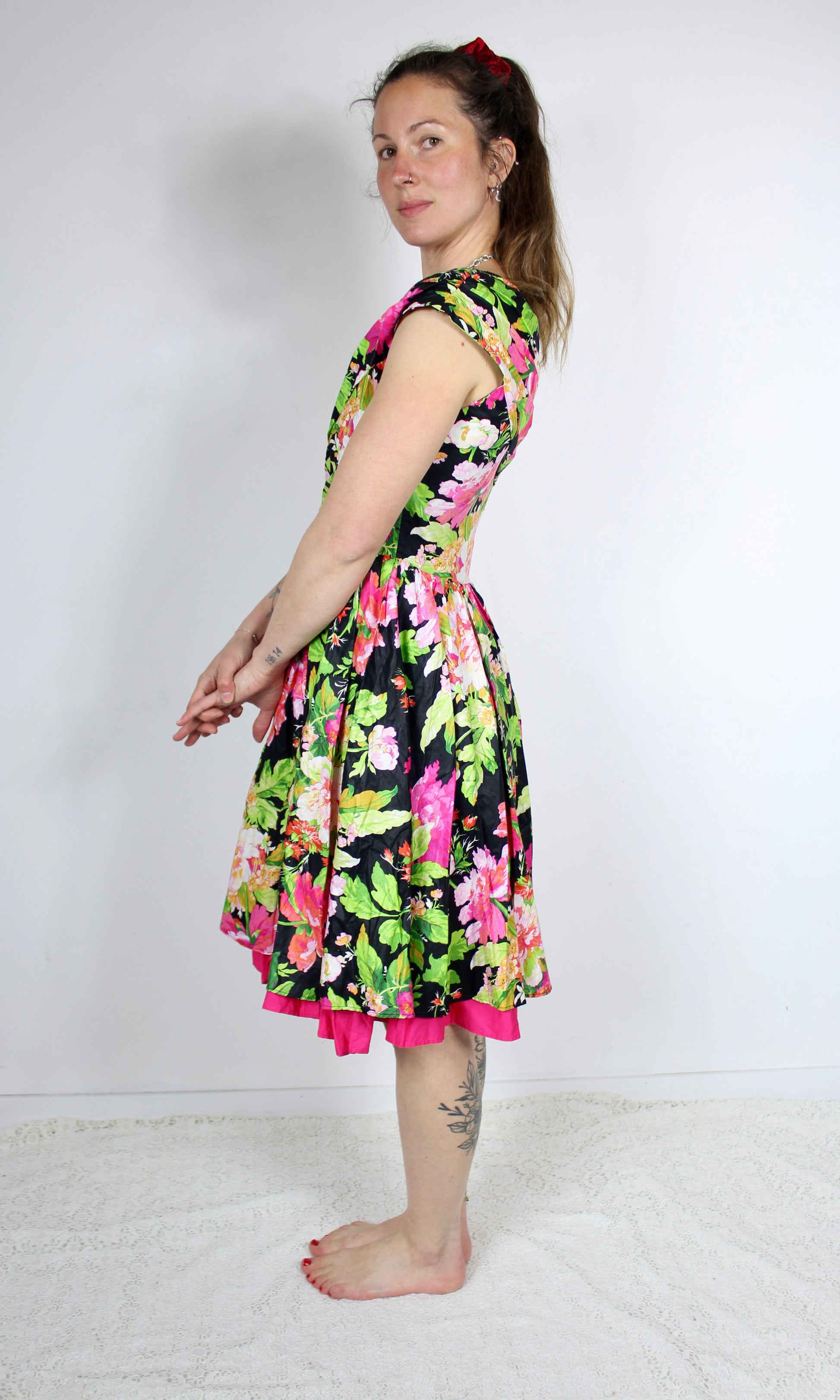 Robe swing vintage fleurie noir rose Palais Royal la friperie vintage 25