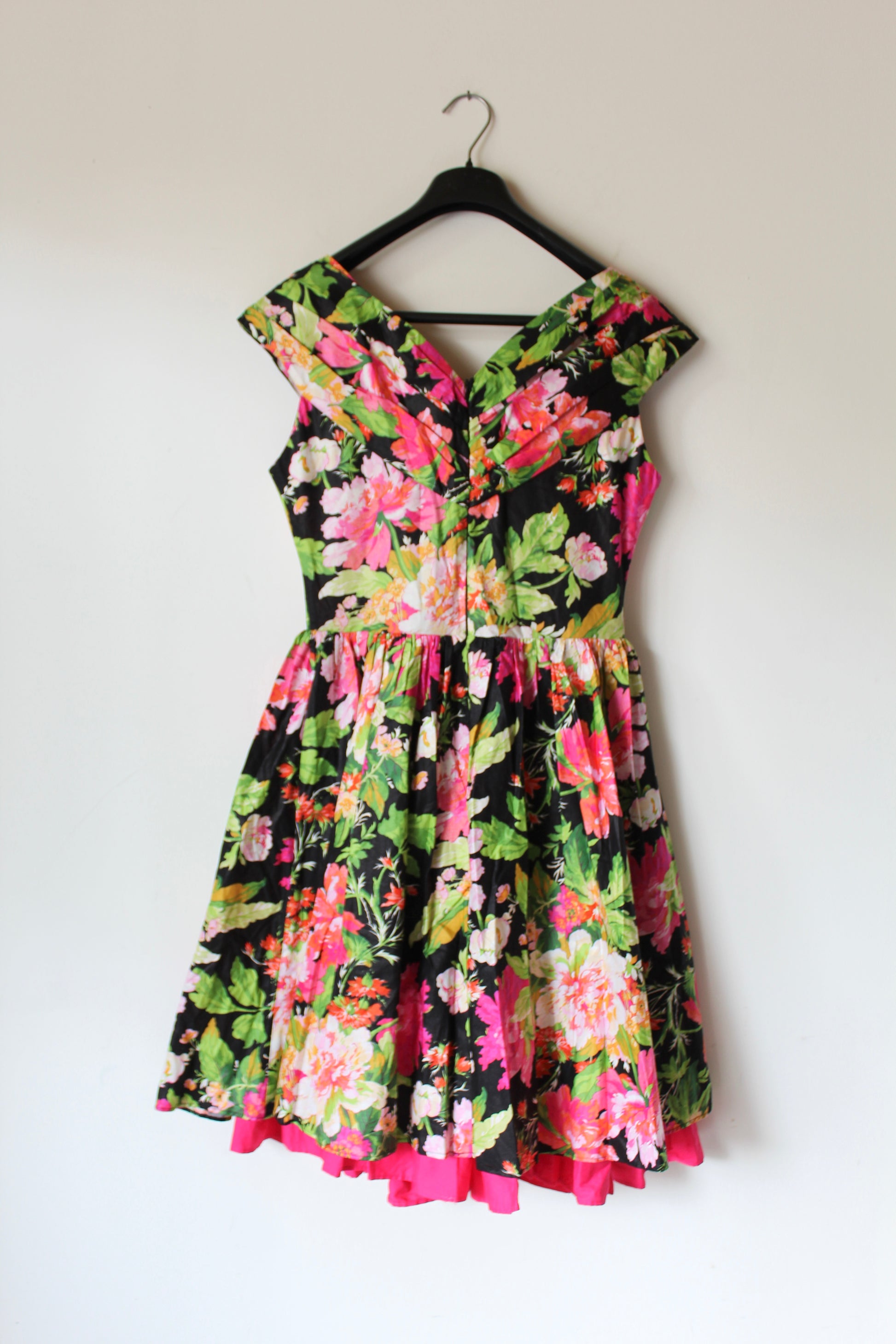 Robe swing vintage fleurie noir rose Palais Royal la friperie vintage 25