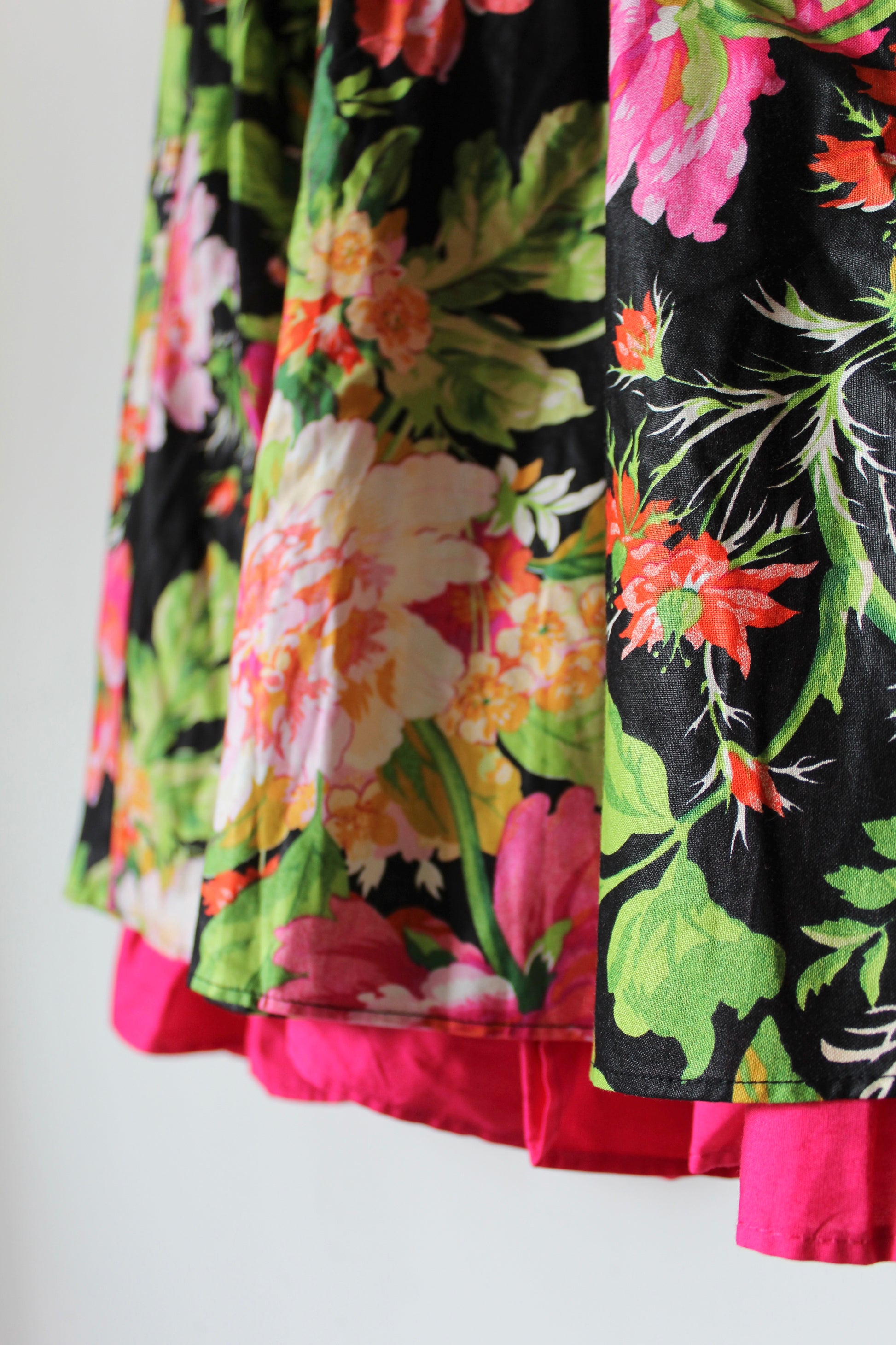 Robe swing vintage fleurie noir rose Palais Royal la friperie vintage 25