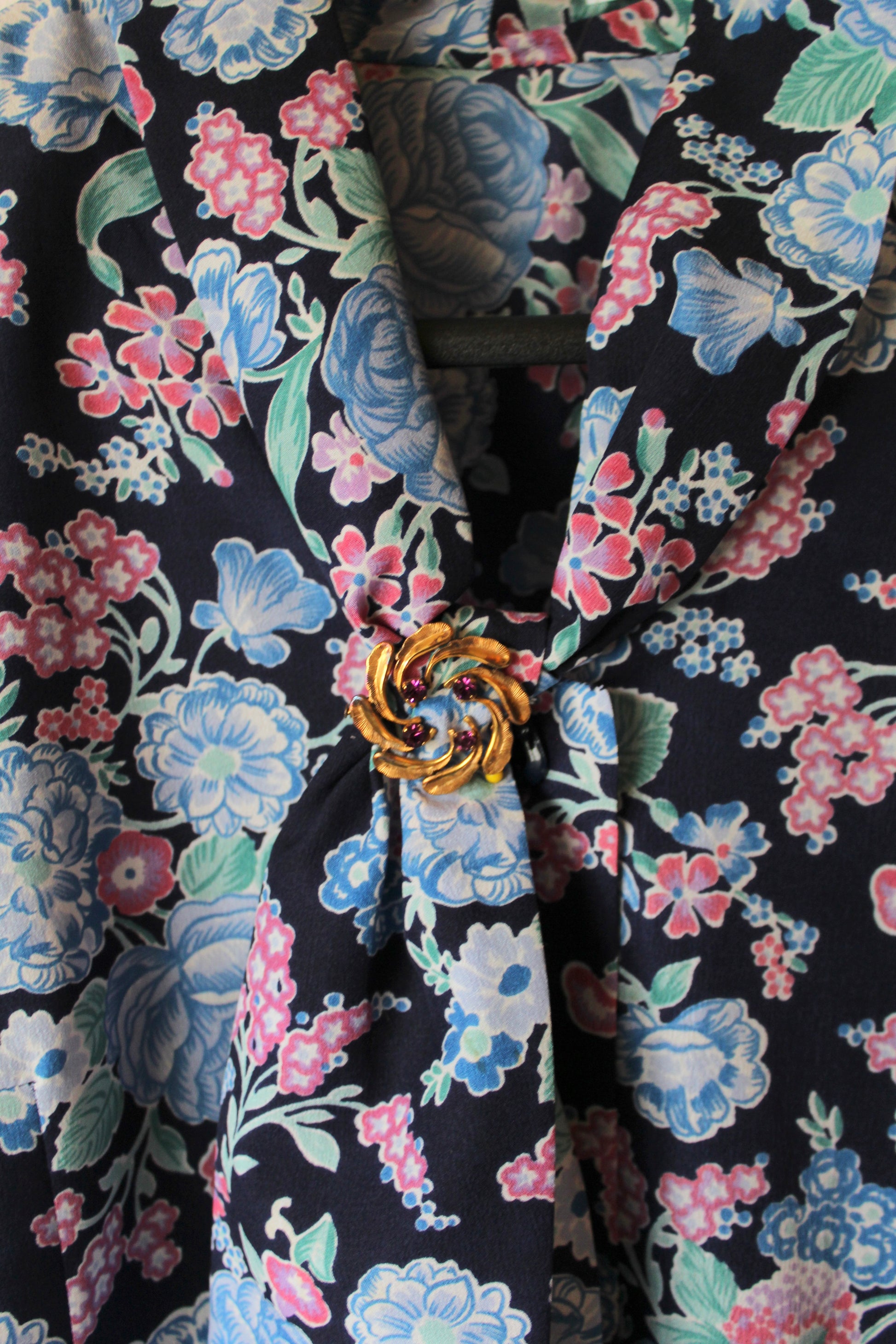 Robe vintage manches longues bleu marine motifs fleuris la friperie vintage 25