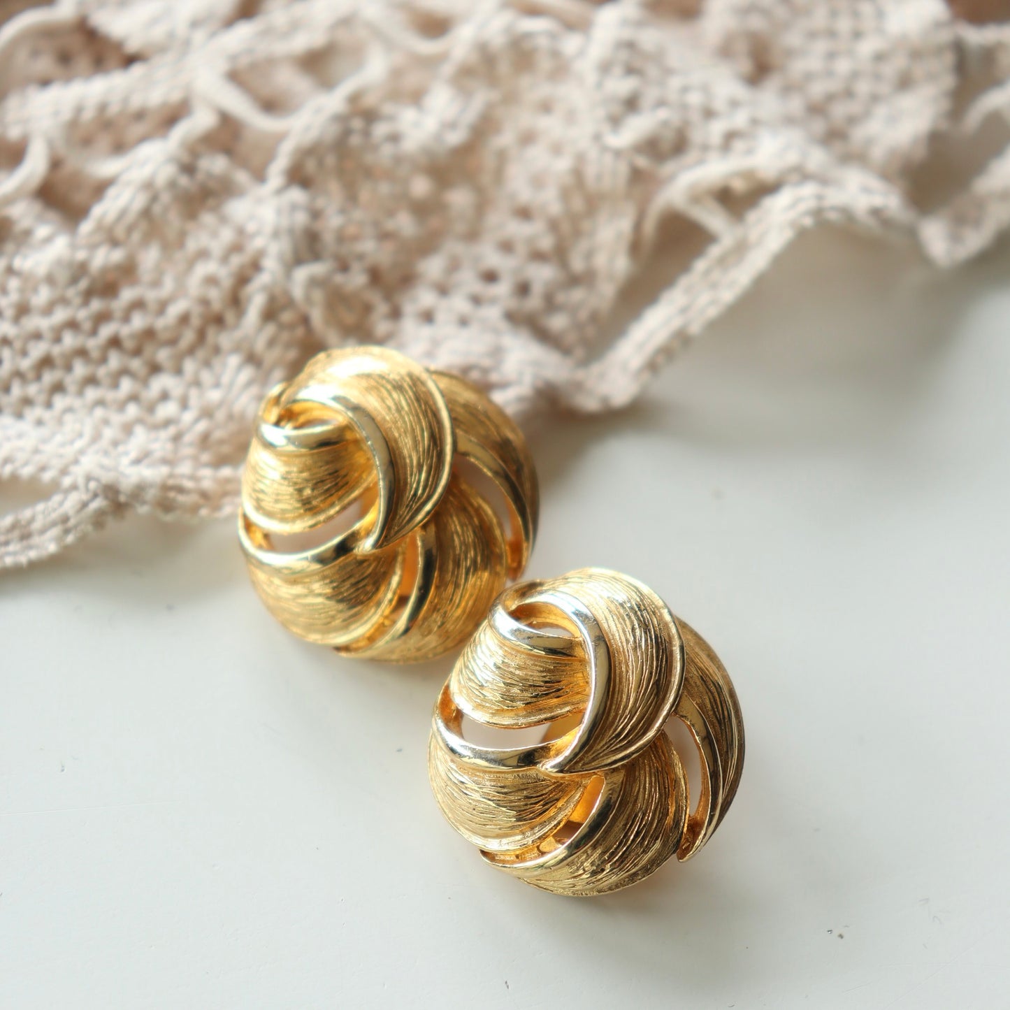 Boucles d'oreille à clips vintage métal doré la friperie vintage 25