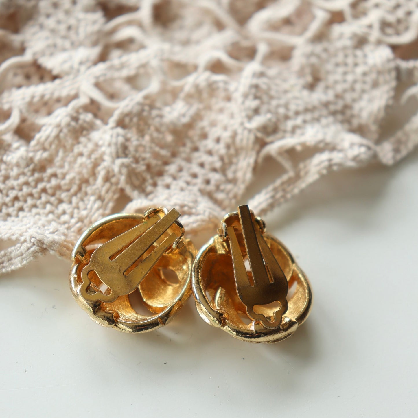 Boucles d'oreille à clips vintage métal doré la friperie vintage 25