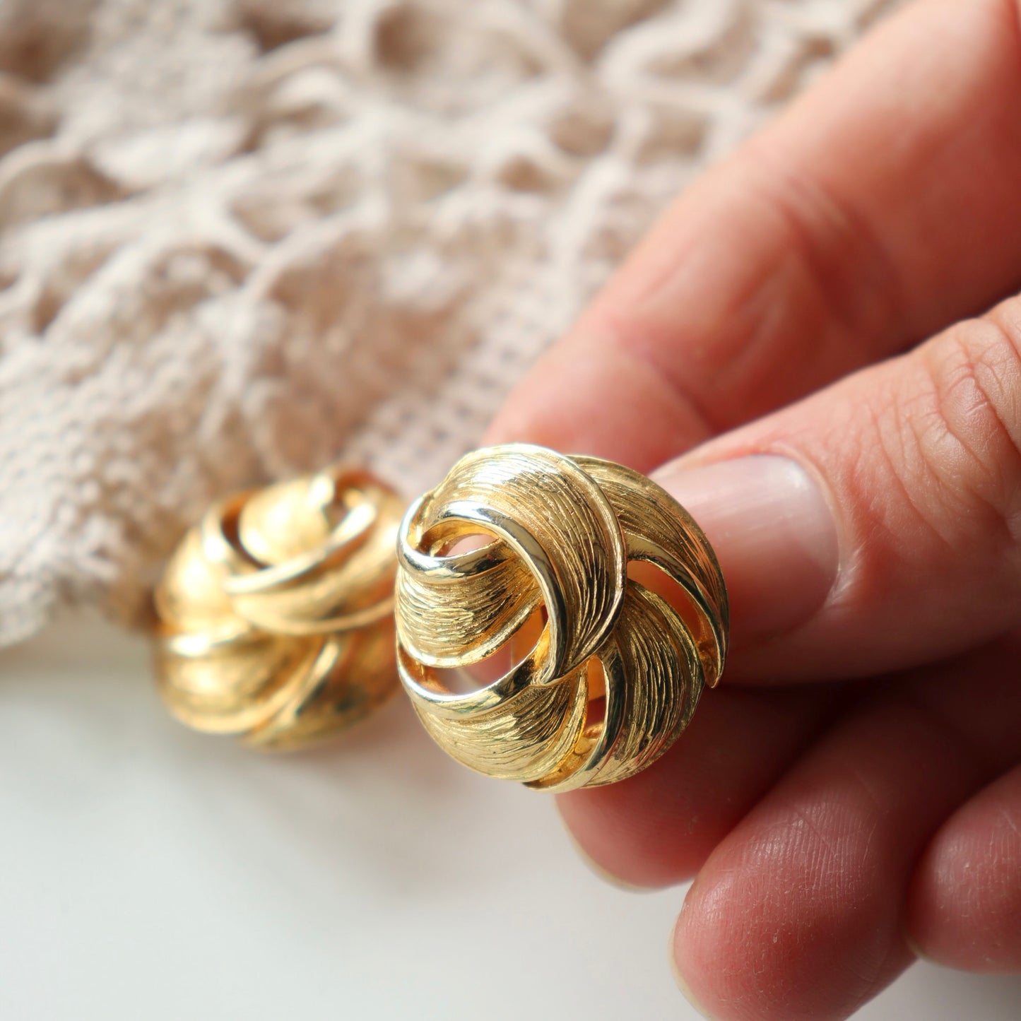 Boucles d'oreille à clips vintage métal doré la friperie vintage 25