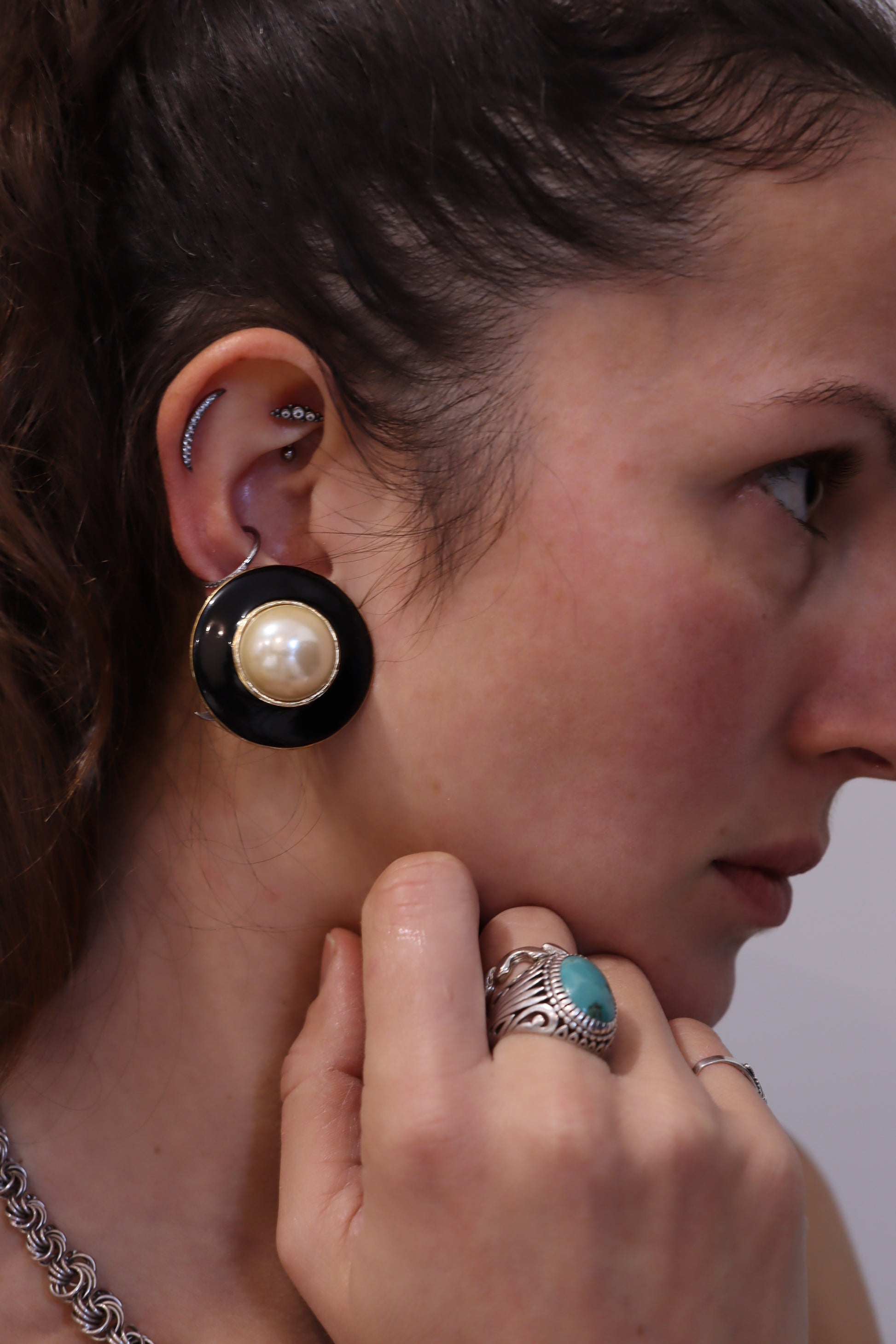 Boucles d'oreille vintage ronde perle et noir la friperie vintage 25