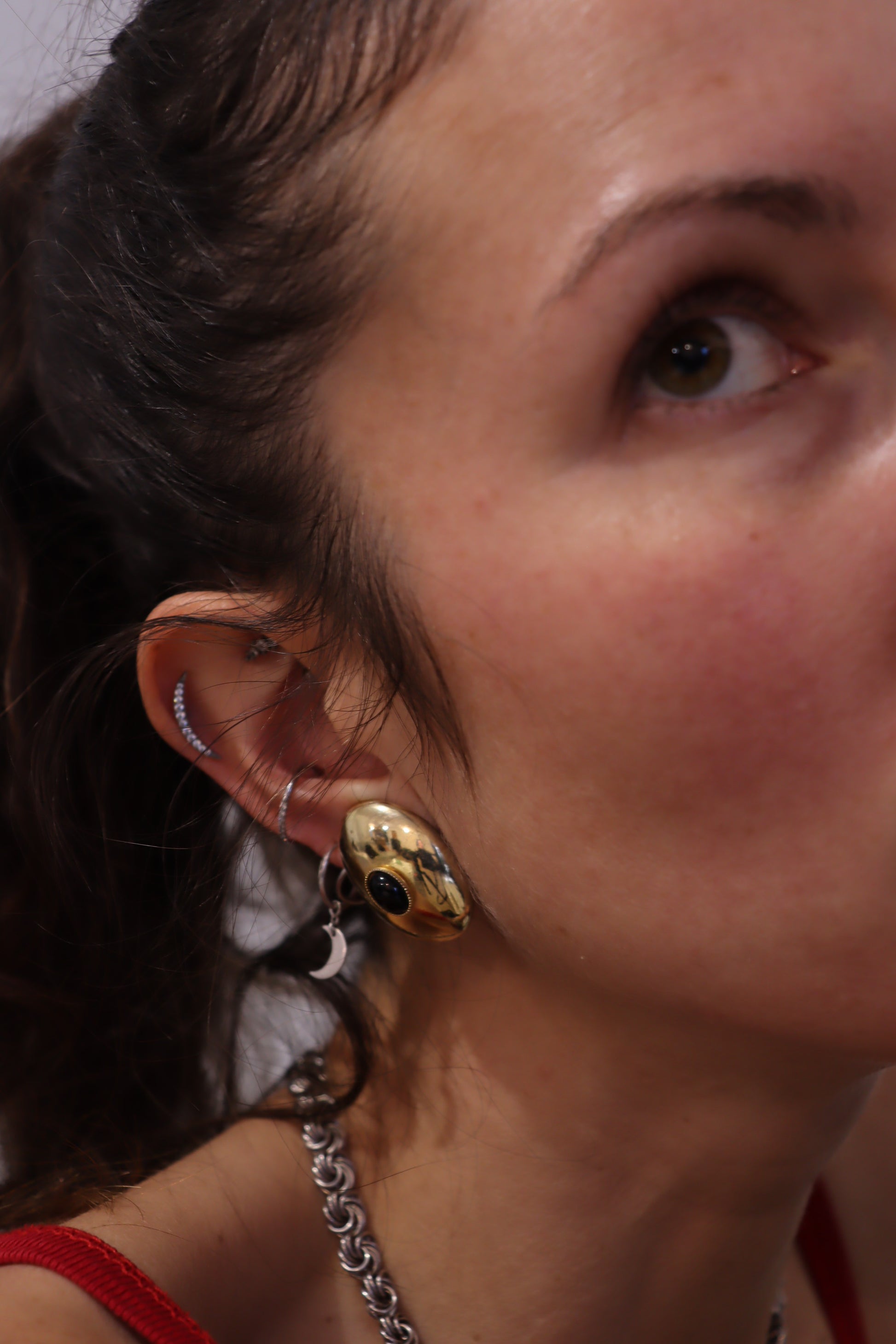 Boucles d'oreille à clips vintage or et noir la friperie vintage 25