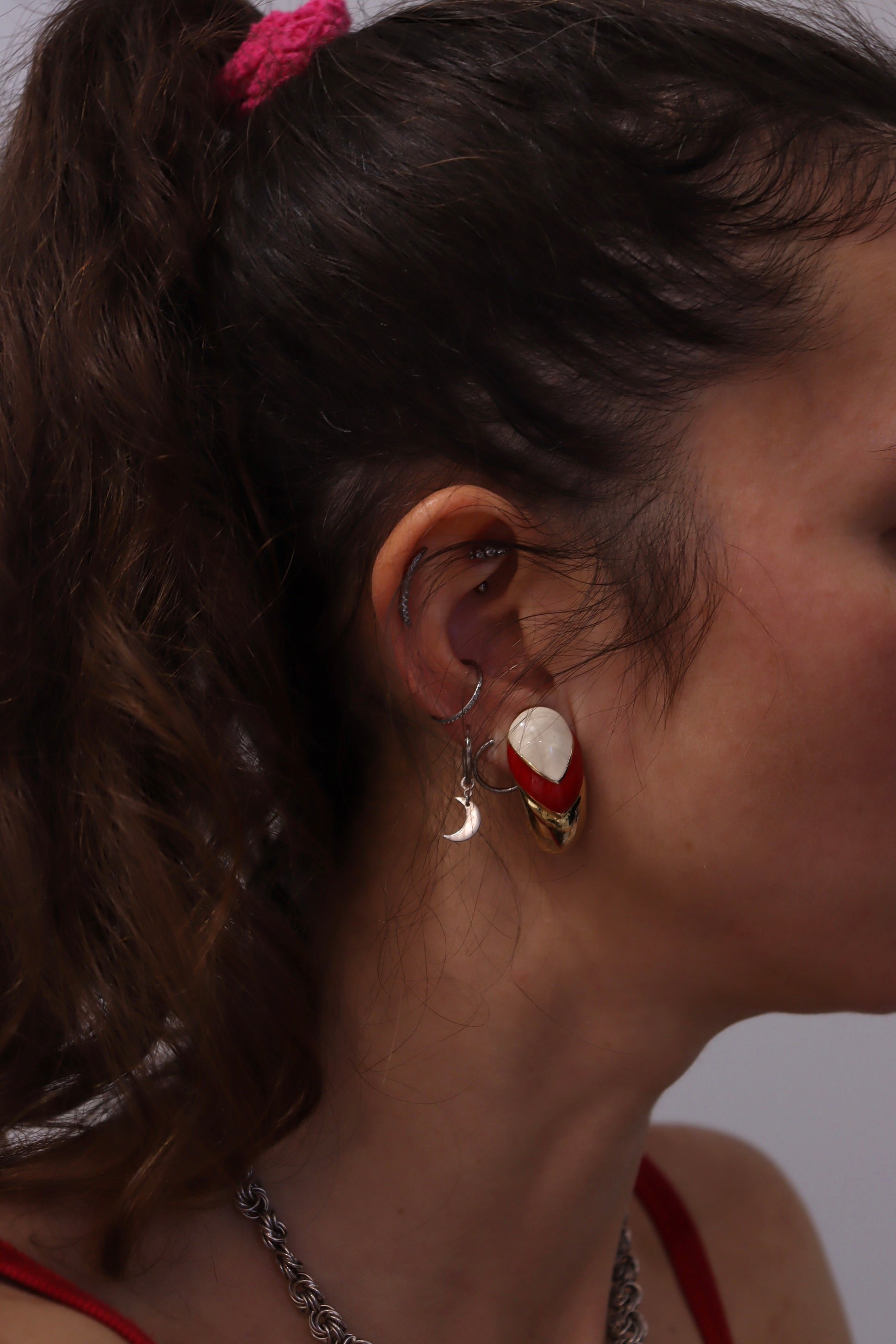 Boucles d'oreille à clips vintage pétale émaillée rouge blanc la friperie vintage 25