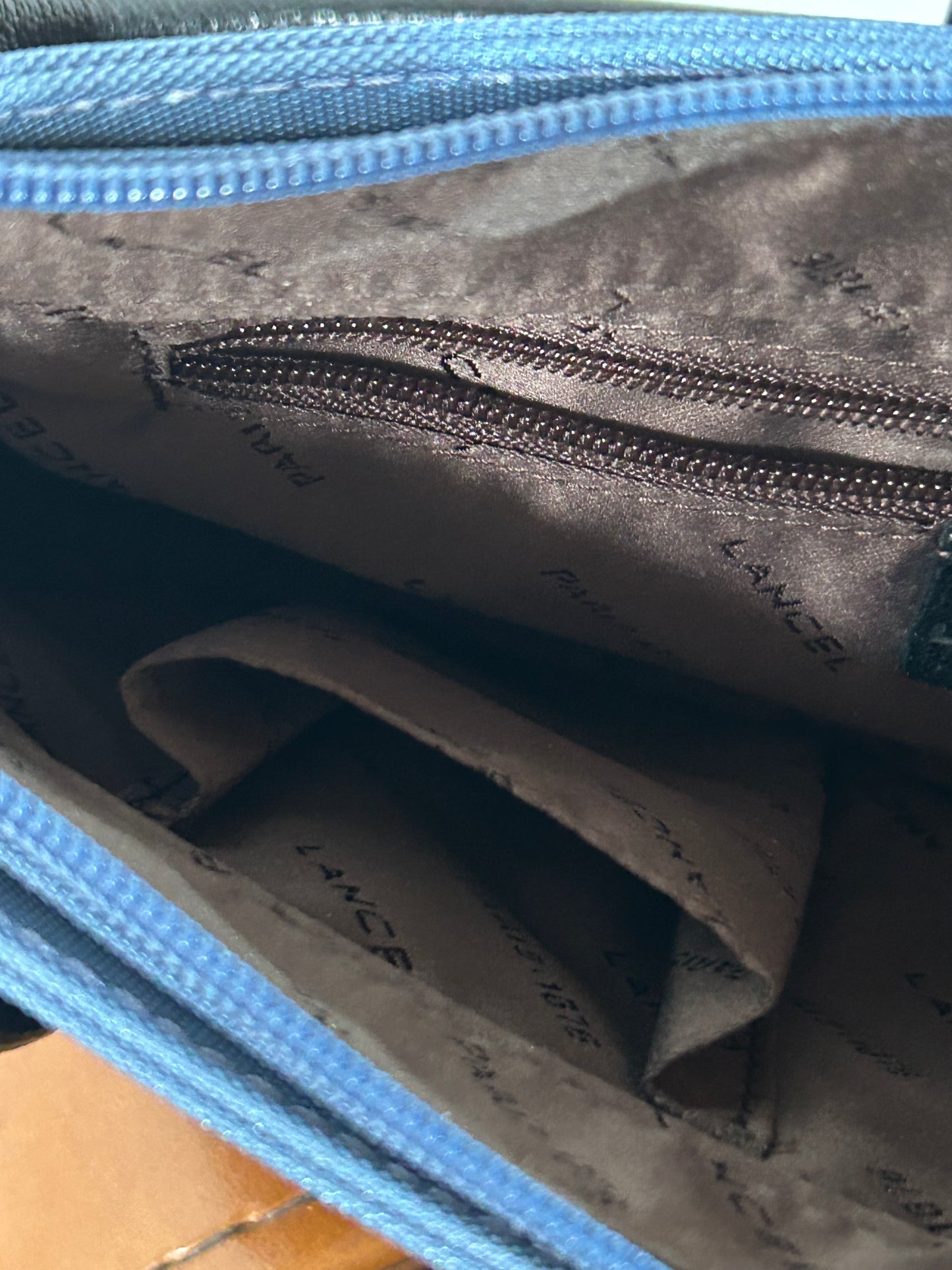 Sac à main Lancel cuir noir toile bleu la friperie vintage 25