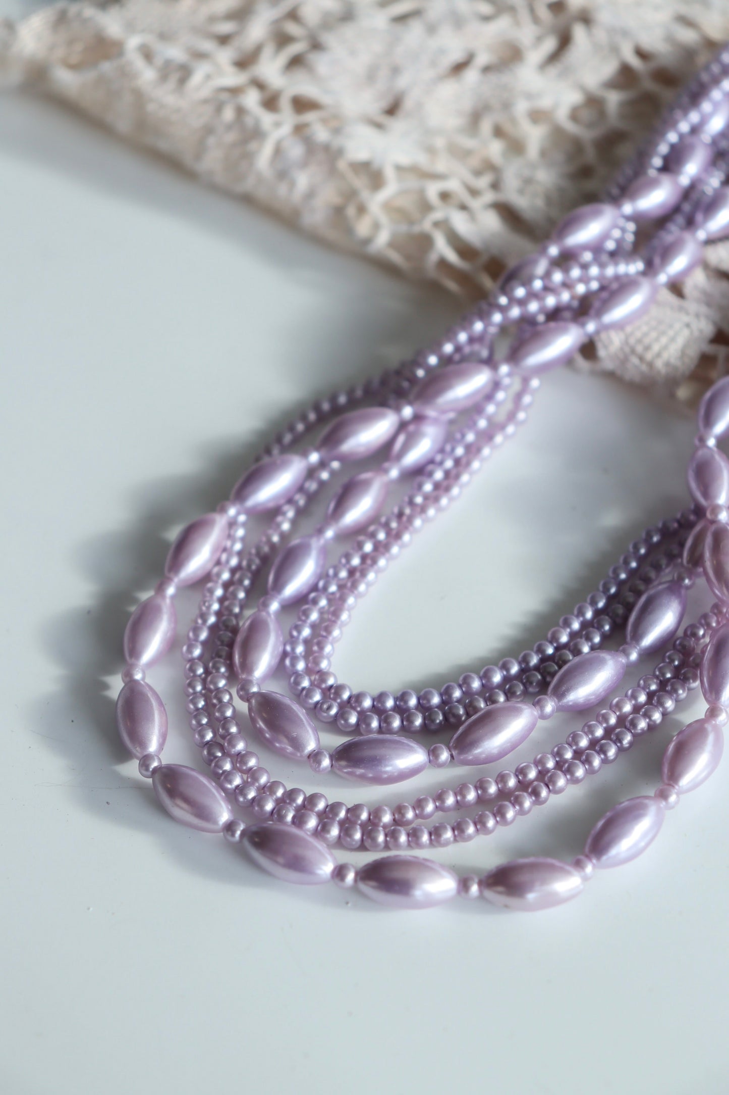 Collier vintage perles plastique mauves multi rangs 70'S la friperie vintage 25