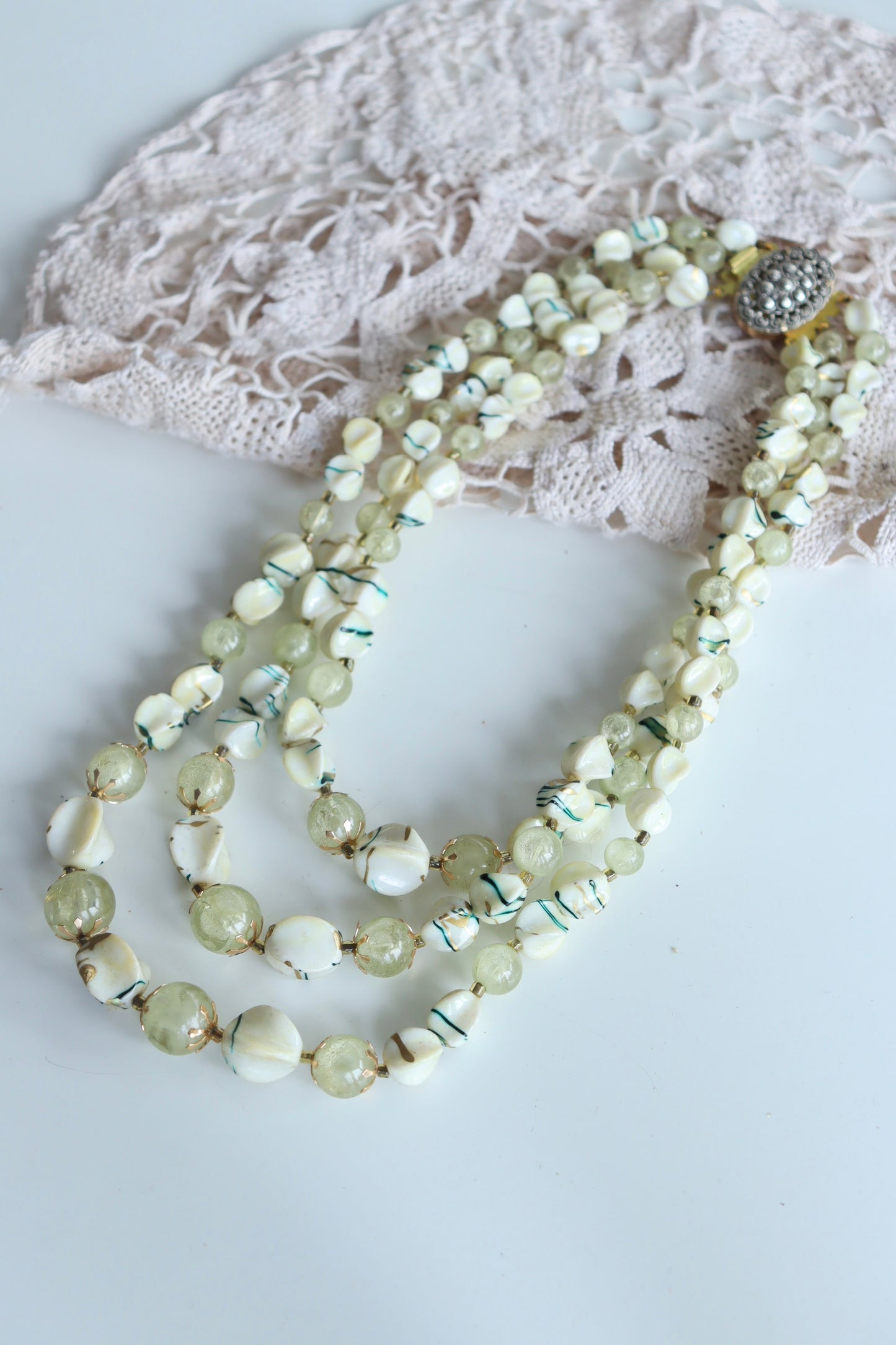 Collier vintage 70's plastique 3 rangs la friperie vintage 25
