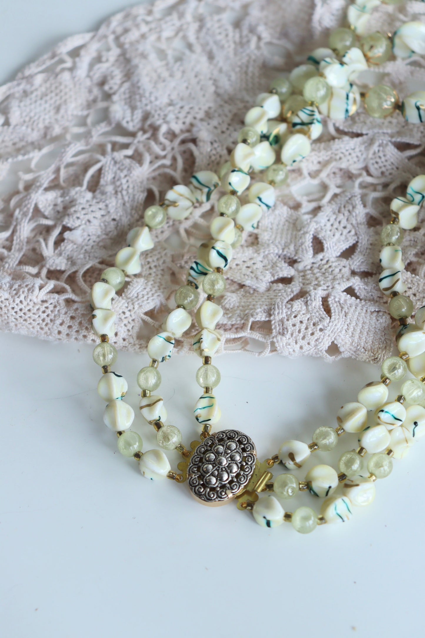 Collier vintage 70's plastique 3 rangs la friperie vintage 25