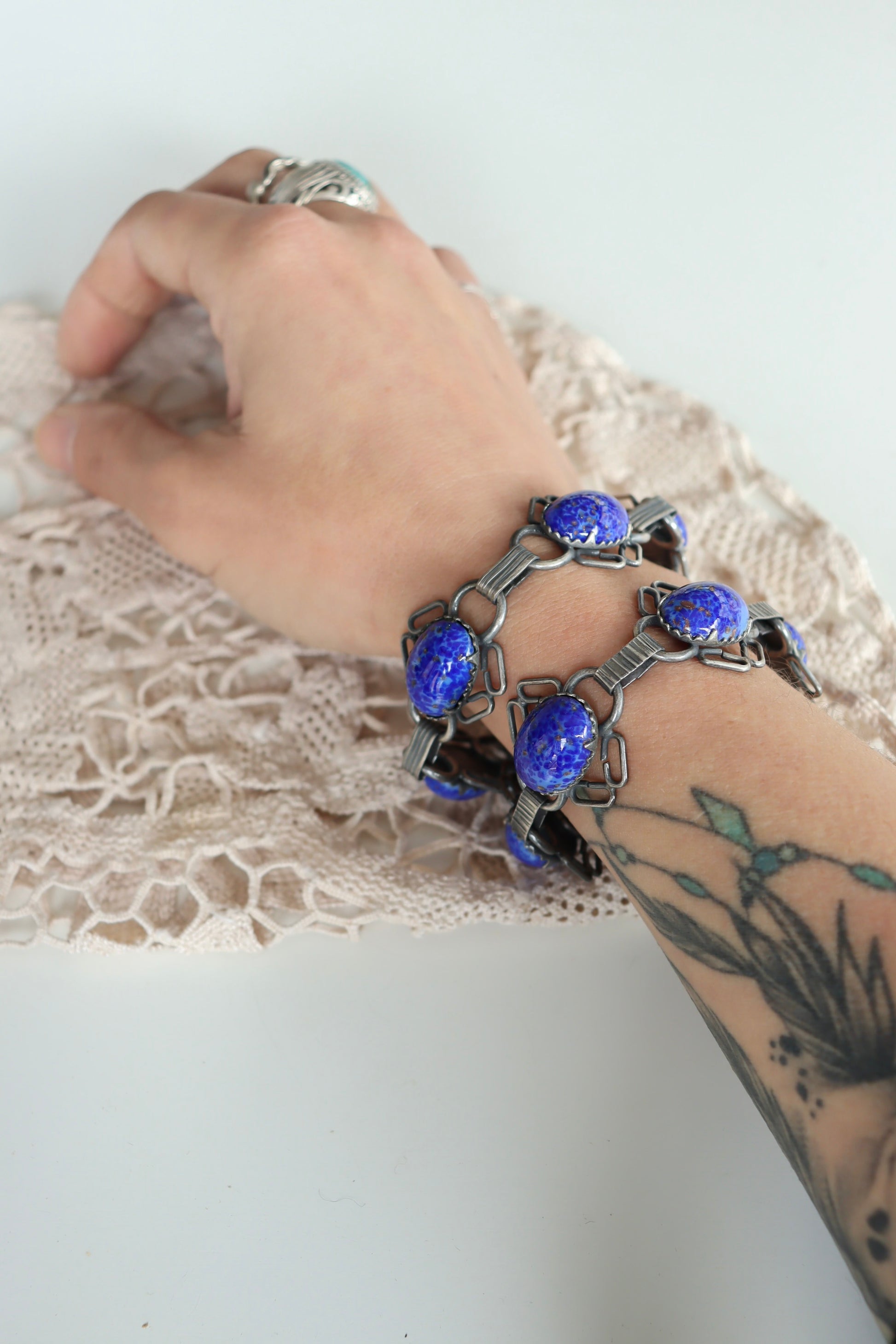 Bracelet vintage années 70 métal argent et bleu la friperie vintage 25