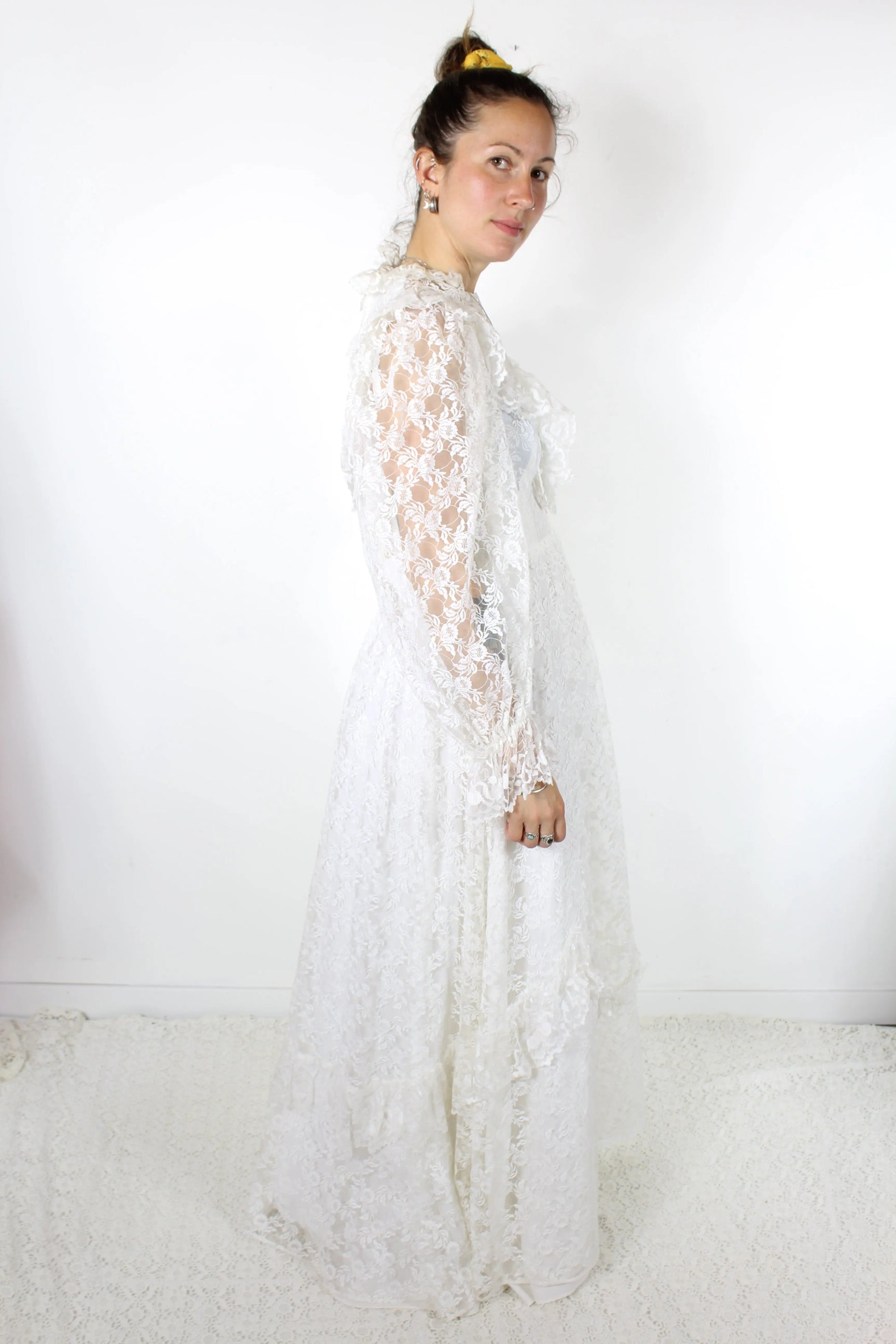 Robe de mariée vintage dentelle blanche manches bouffantes France la friperie vintage 25