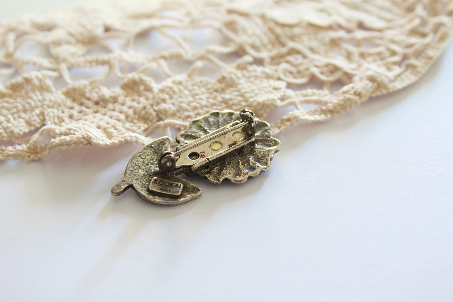 Broche fleur argenté Kookai Paris la friperie vintage 25
