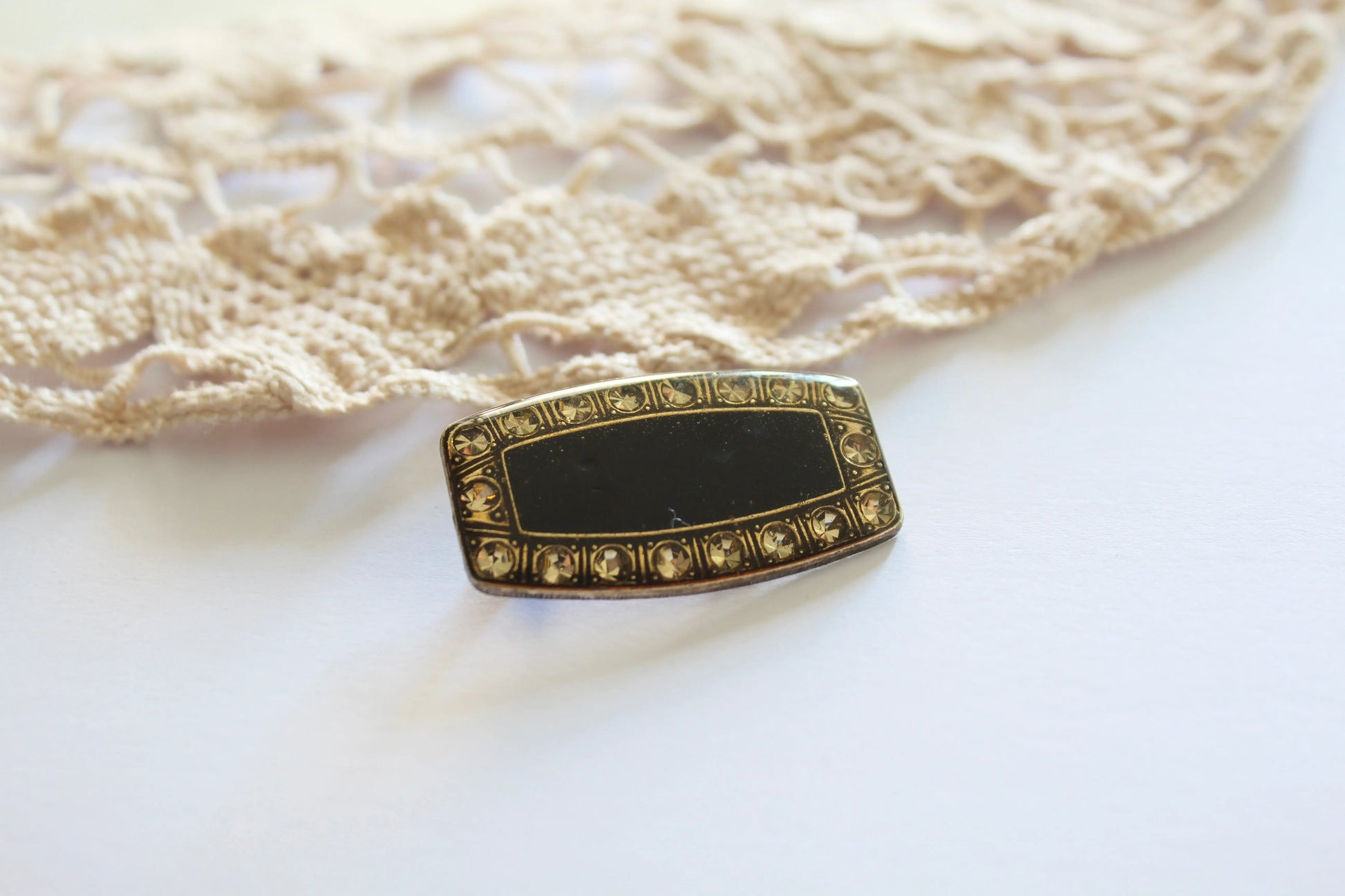 Broche vintage art déco sous résine noir argenté la friperie vintage 25