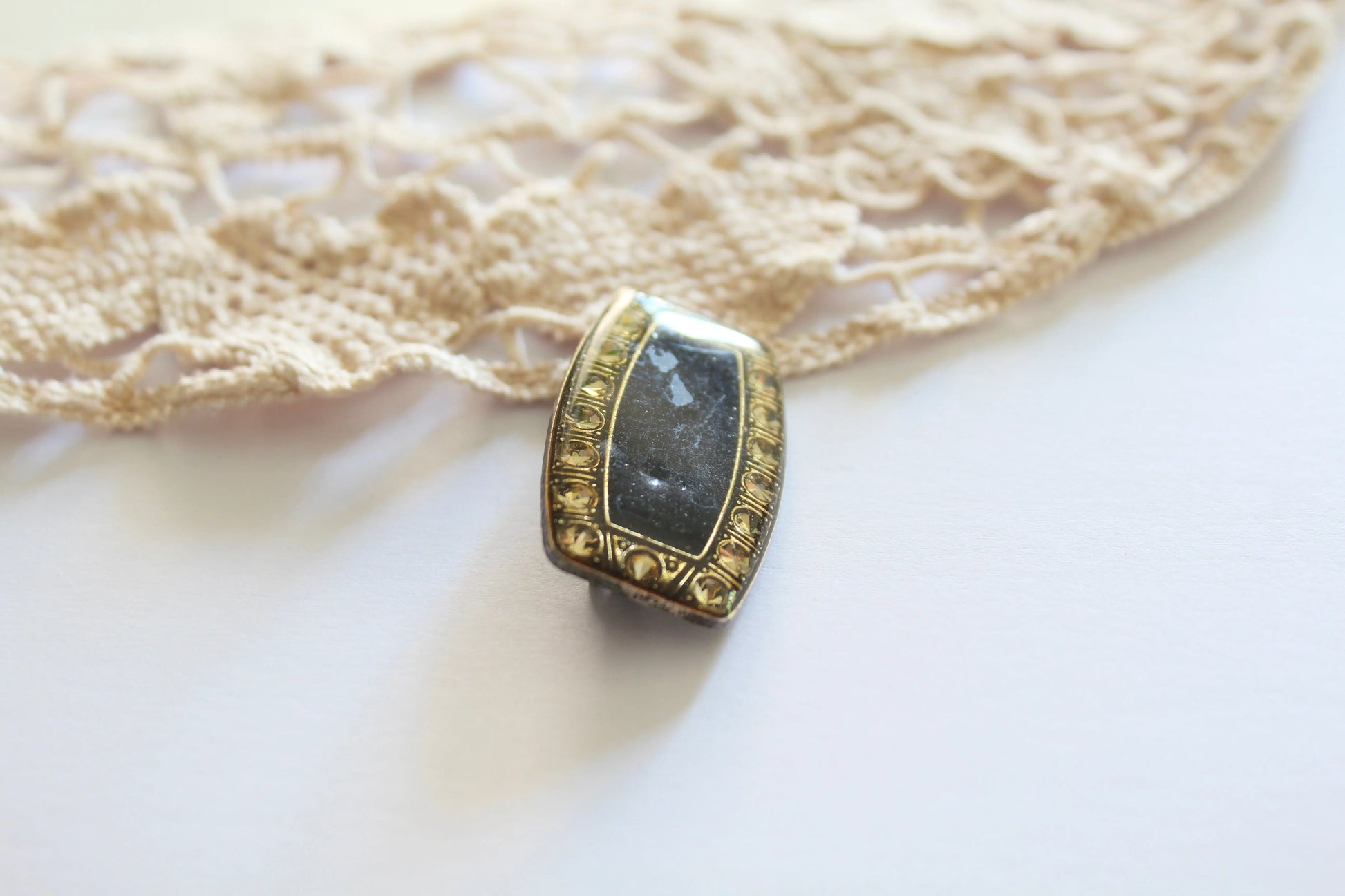 Broche vintage art déco sous résine noir argenté la friperie vintage 25