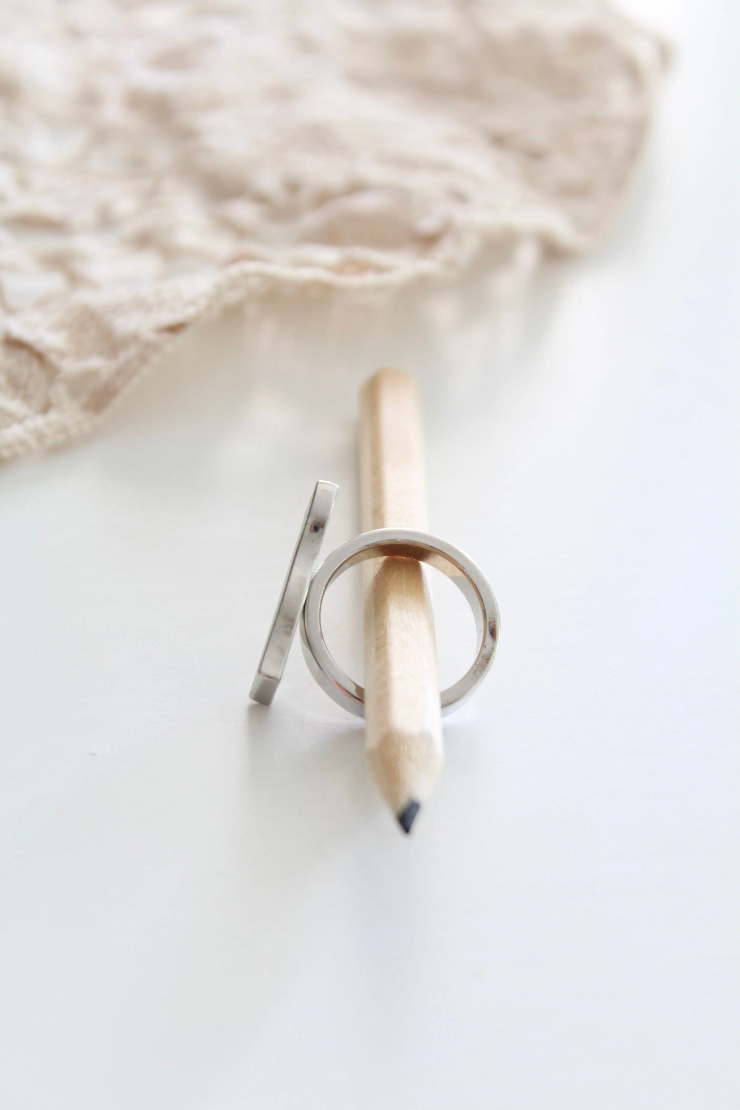 Bague acier argenté vagues noire et blanches la friperie vintage 25