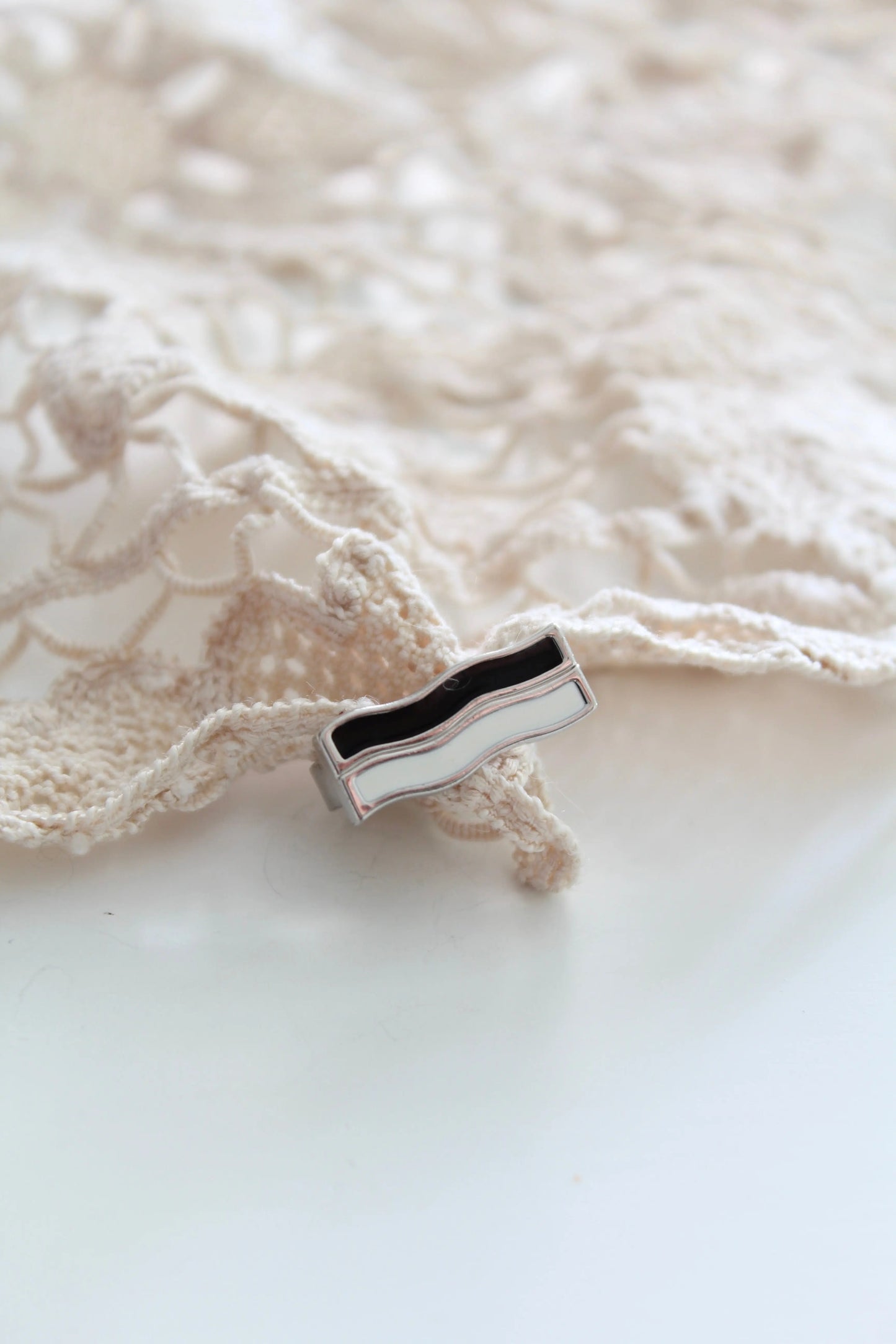 Bague acier argenté vagues noire et blanches la friperie vintage 25