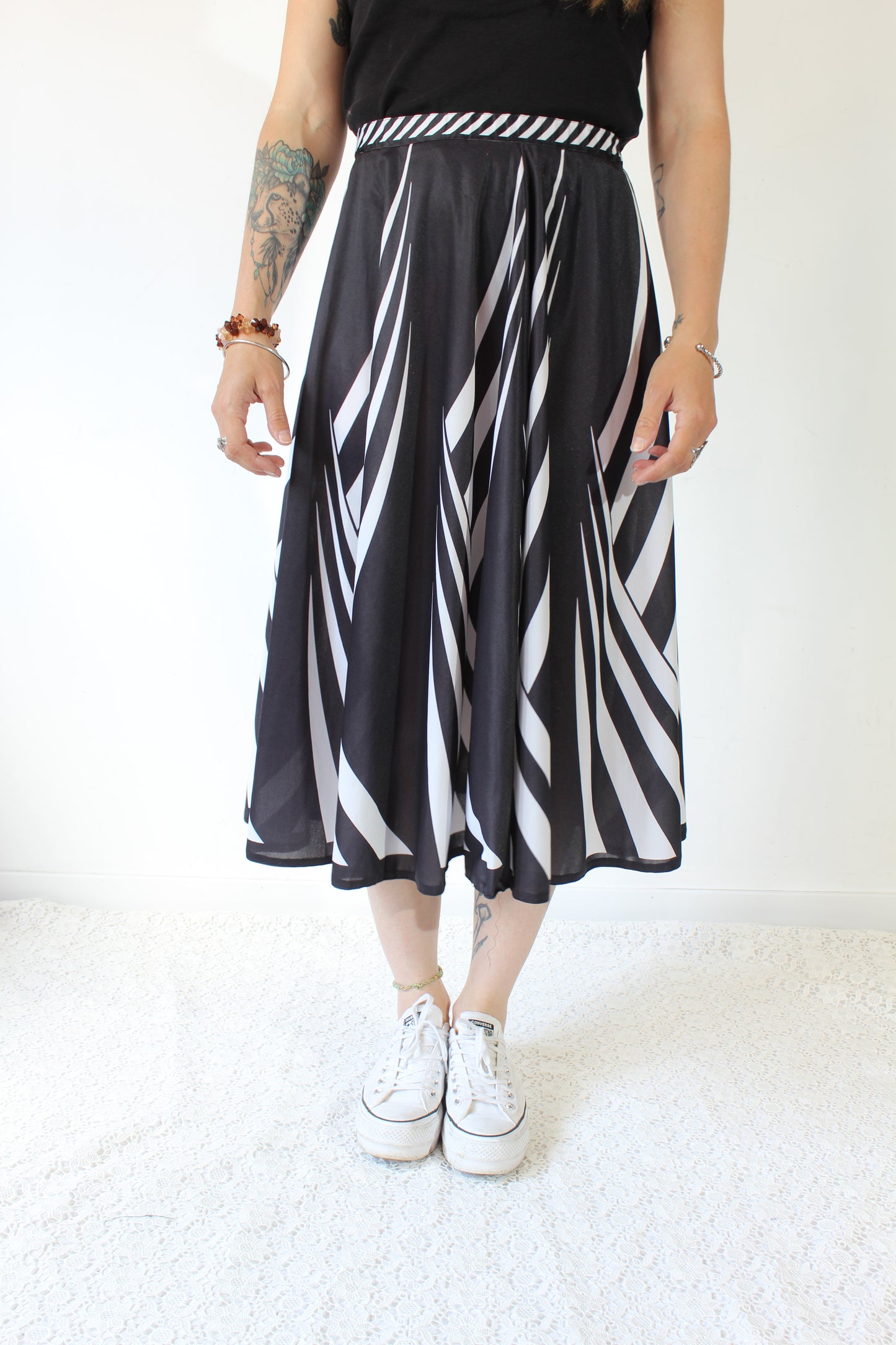 Jupe vintage noire et blanche taille haute - la friperie vintage la friperie vintage 25