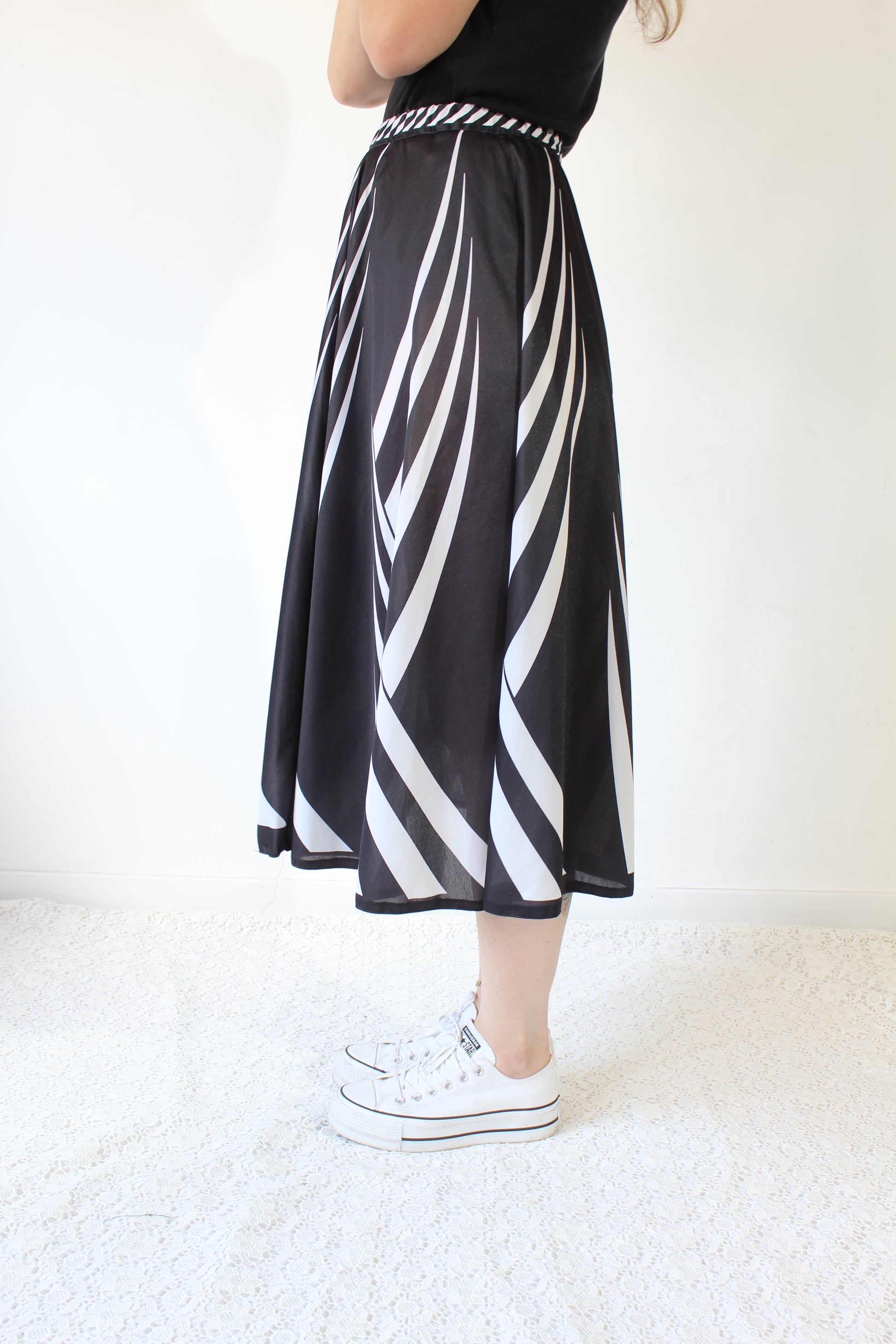 Jupe vintage noire et blanche taille haute - la friperie vintage la friperie vintage 25