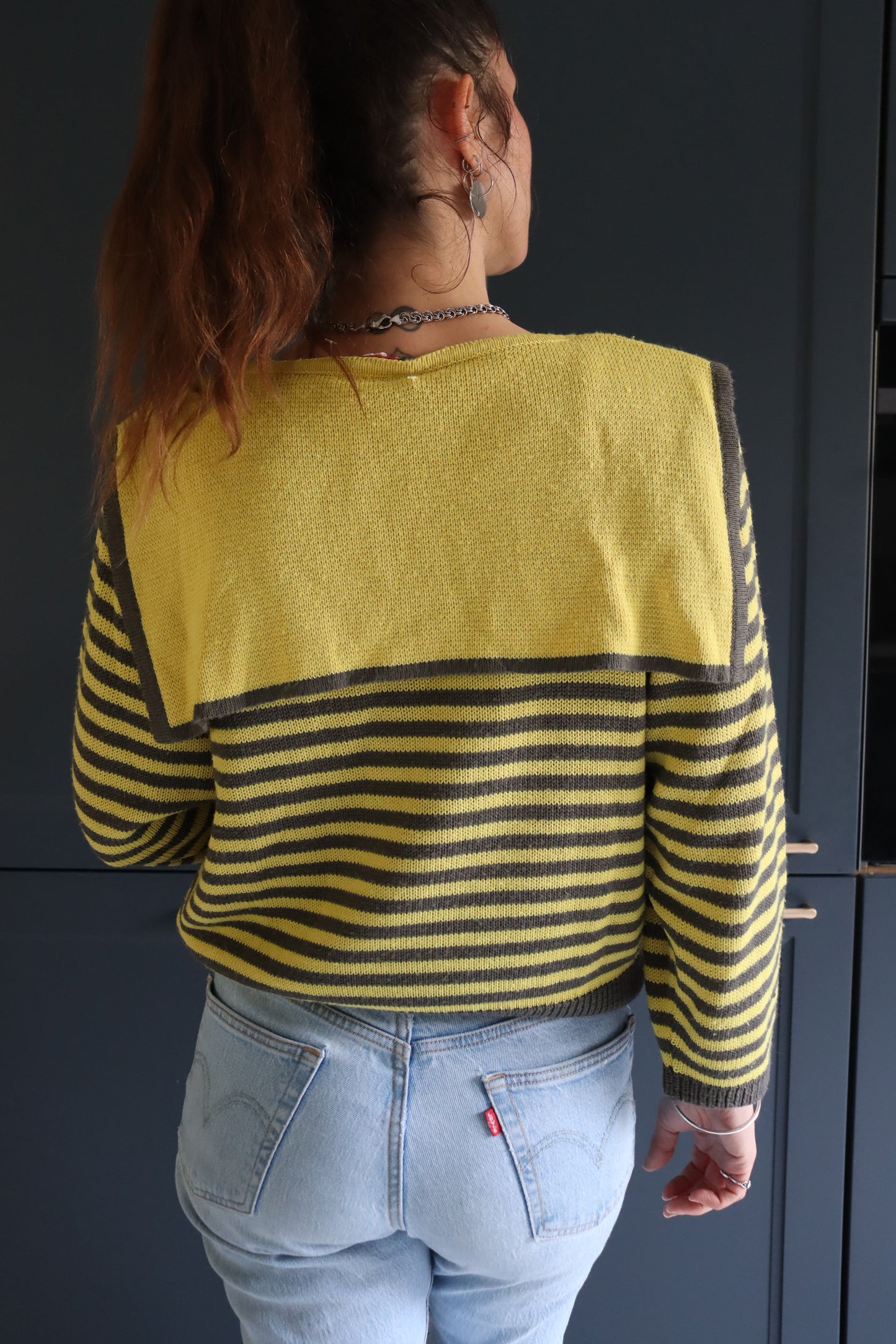 Pull over vintage jaune rayures grises col matelot la friperie vintage 25