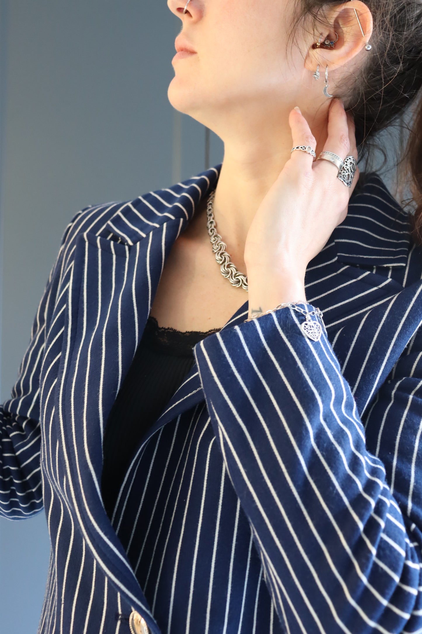 Veste vintage bleu marine à rayures blanches