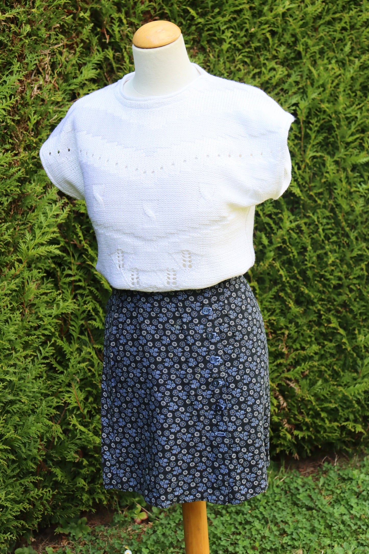 Mini jupe vintage noire motifs fleuri la friperie vintage 25