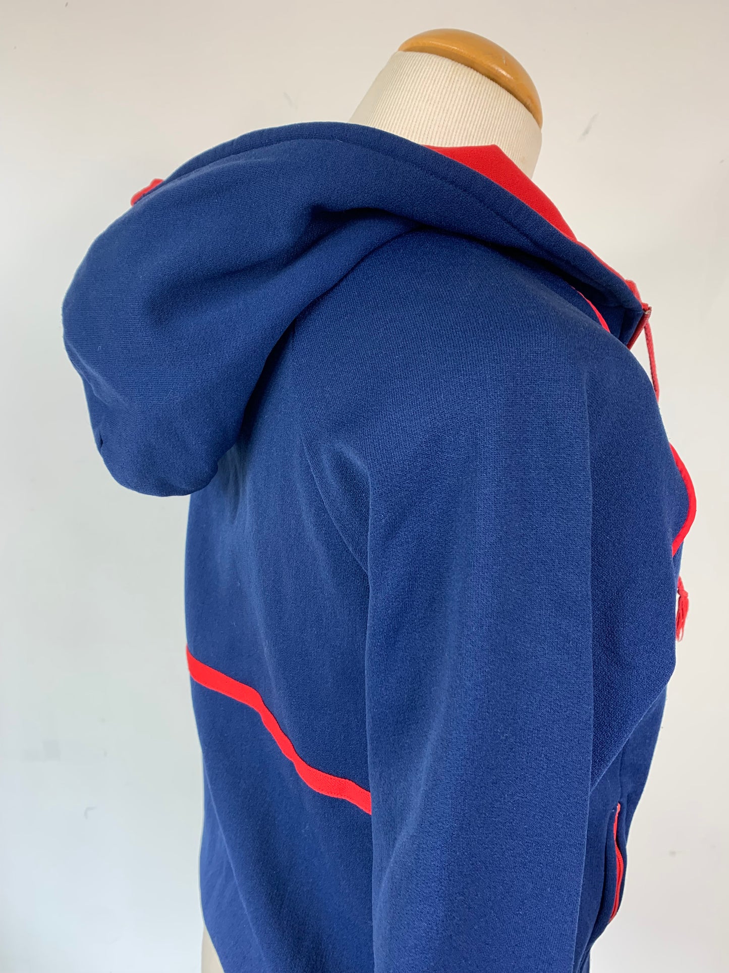 Veste de sport Le Coq Sportif vintage bleu marine et rouge Fabriquée en France