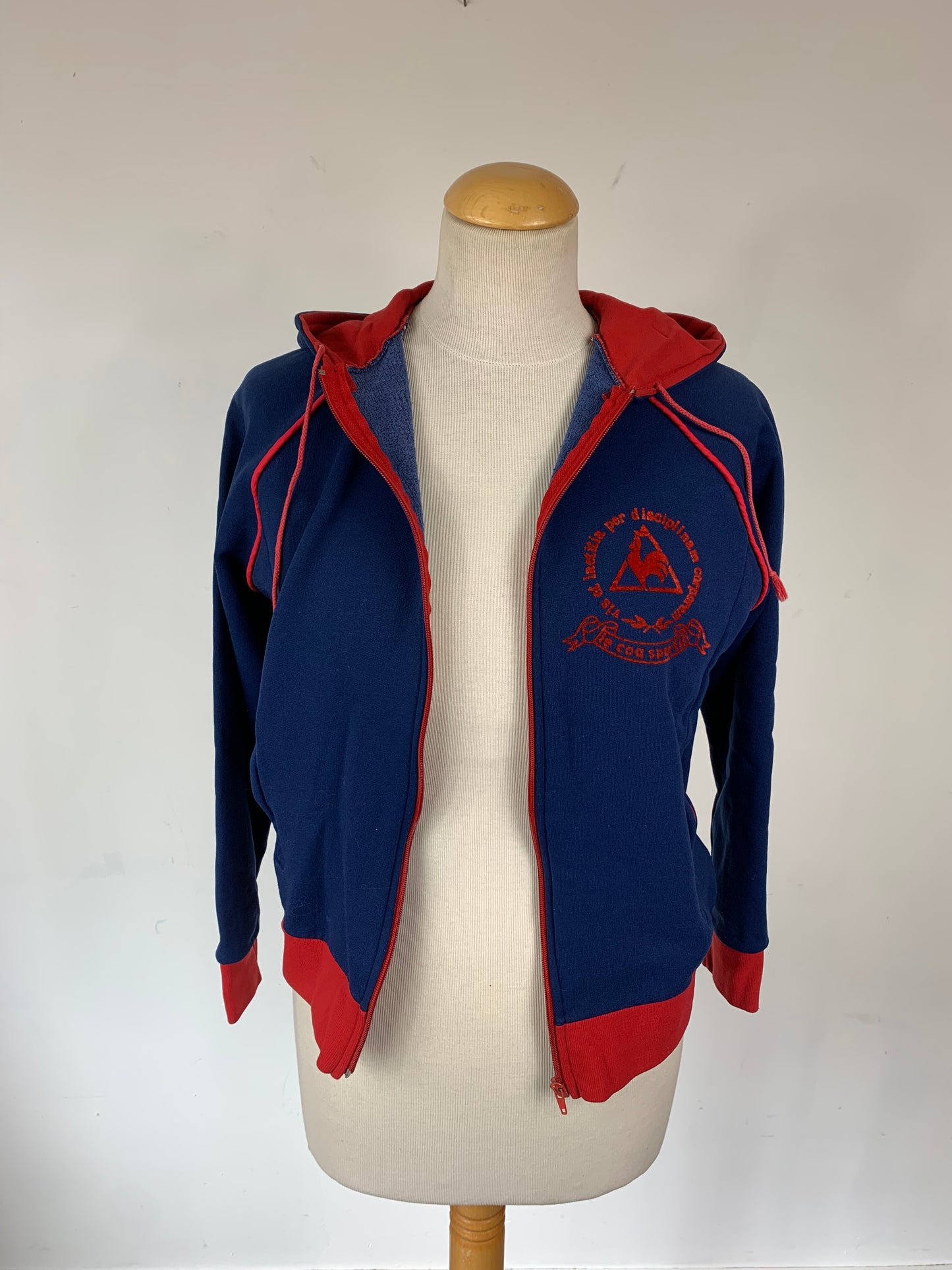 Veste de sport Le Coq Sportif vintage bleu marine et rouge Fabriquée en France