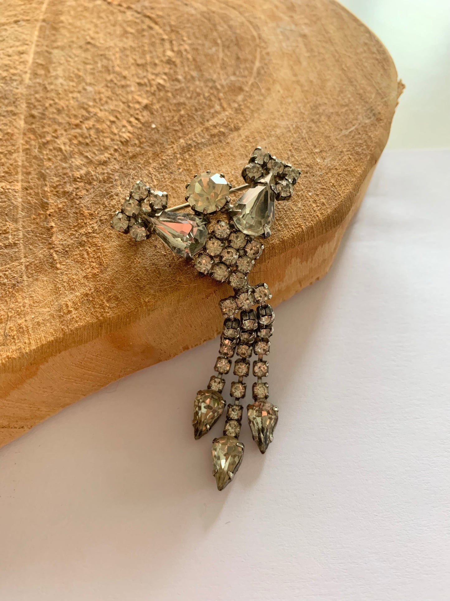 Broche vintage pendante à strass blancs style Gatsby la friperie vintage 25
