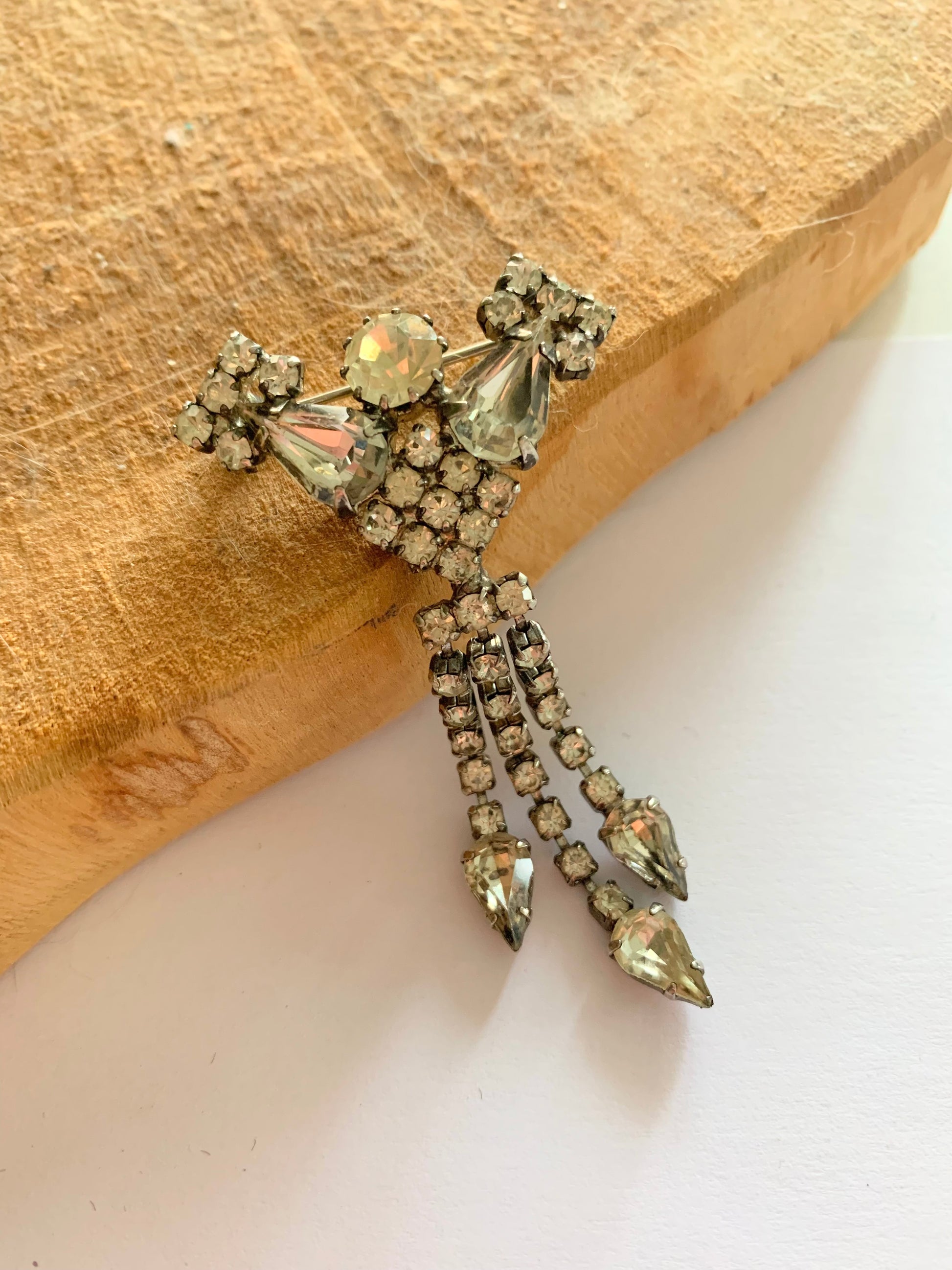 Broche vintage pendante à strass blancs style Gatsby la friperie vintage 25