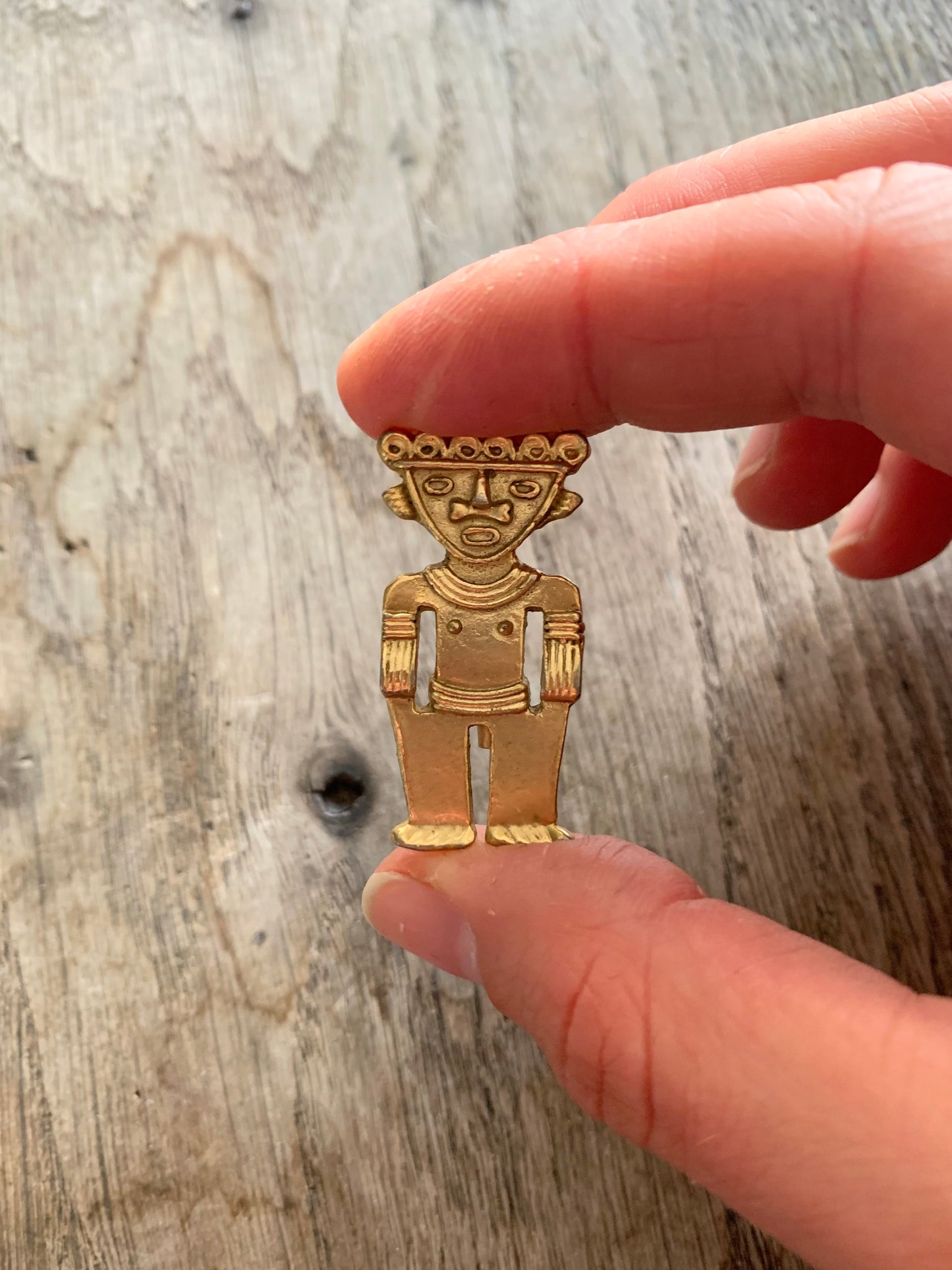 Broche vintage dieu maya métal doré la friperie vintage 25