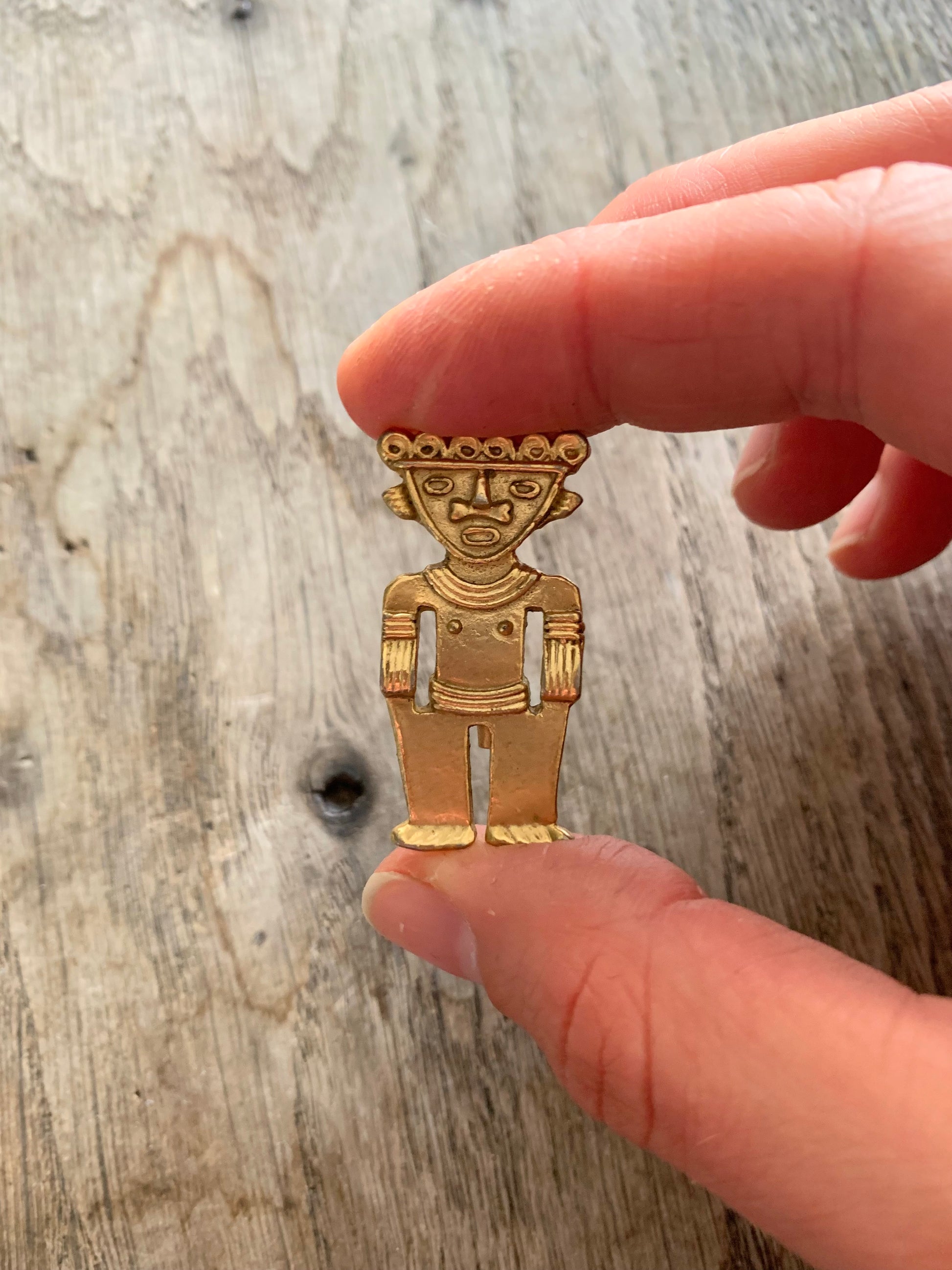 Broche vintage dieu maya métal doré la friperie vintage 25