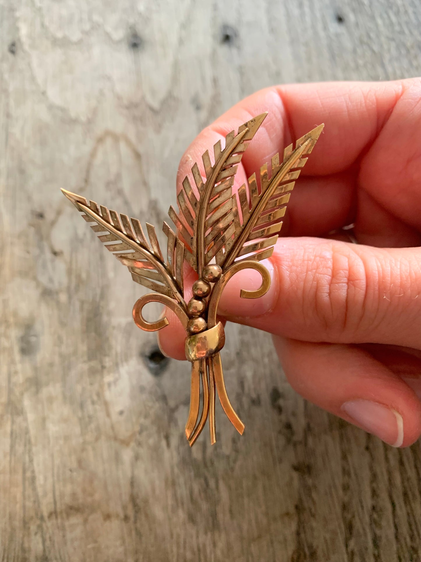 Broche vintage bouquet feuillage poinçonnée métal doré la friperie vintage 25