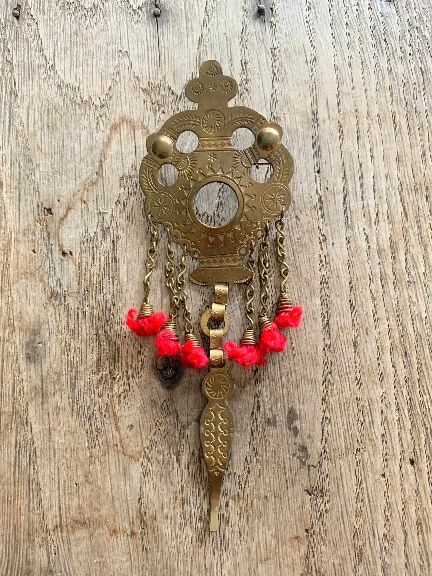 Broche vintage style ethnique couleur bronze à breloques la friperie vintage 25