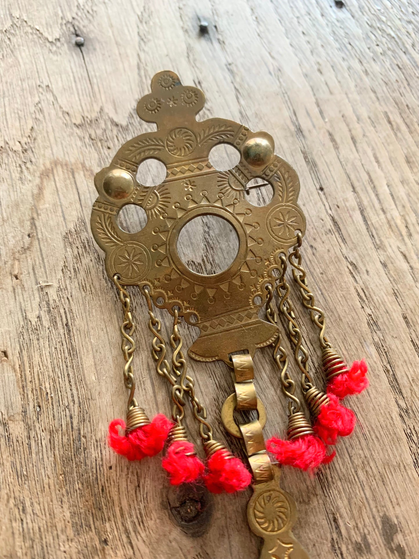 Broche vintage style ethnique couleur bronze à breloques la friperie vintage 25