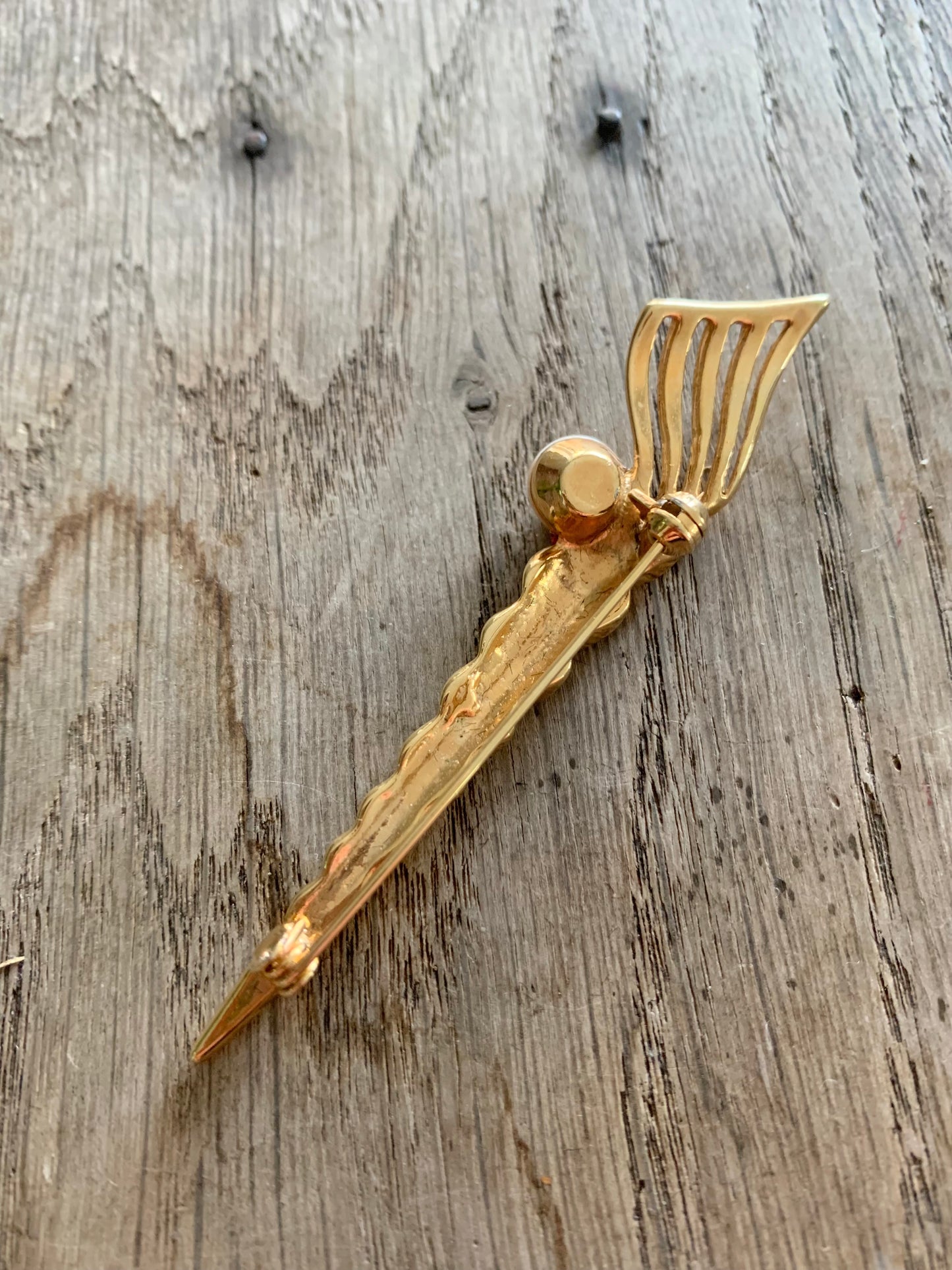 Broche vintage torsade métal doré ornée de perle nacrée la friperie vintage 25