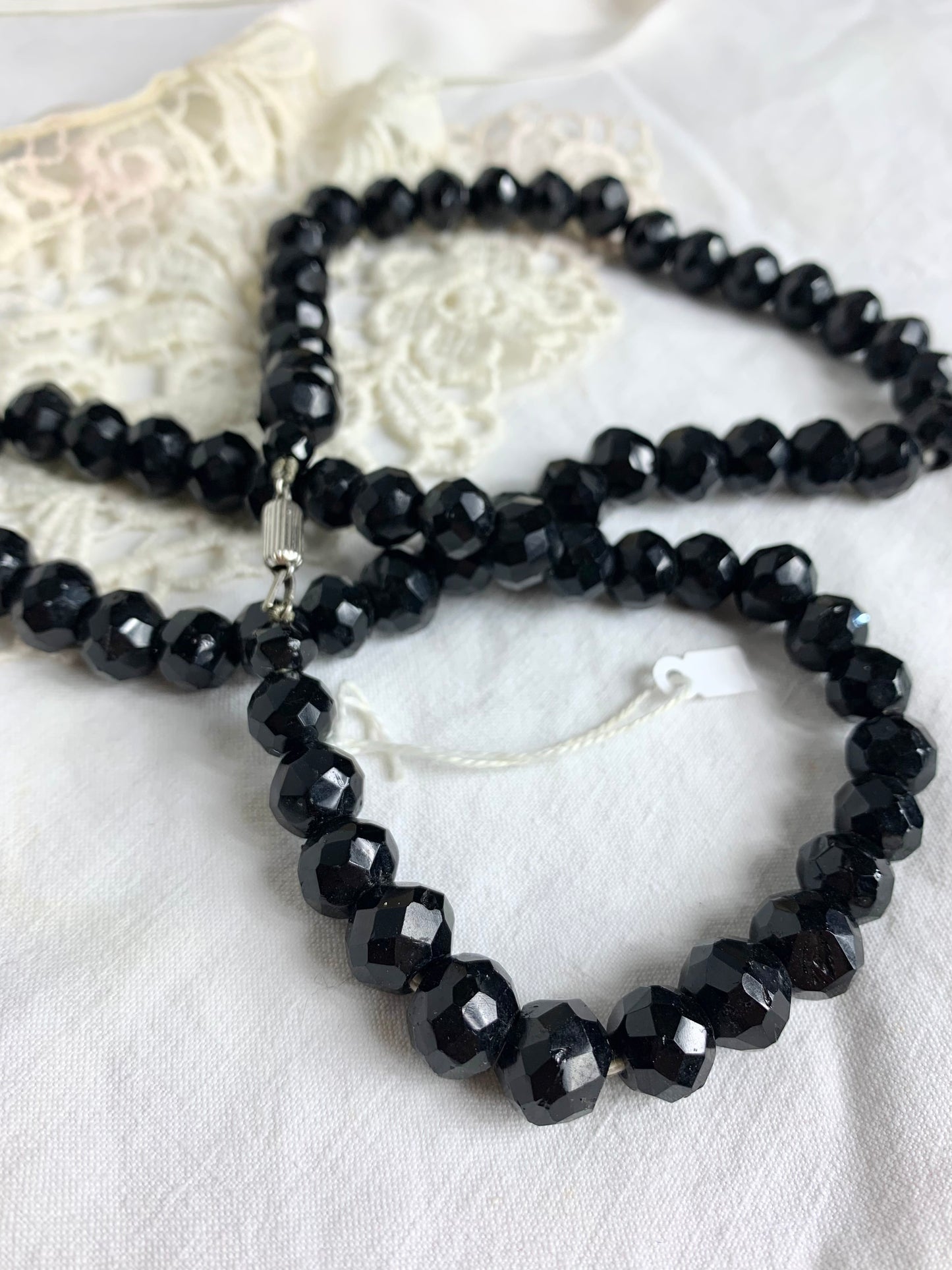 Collier sautoir ancien perles à facette noires en verre