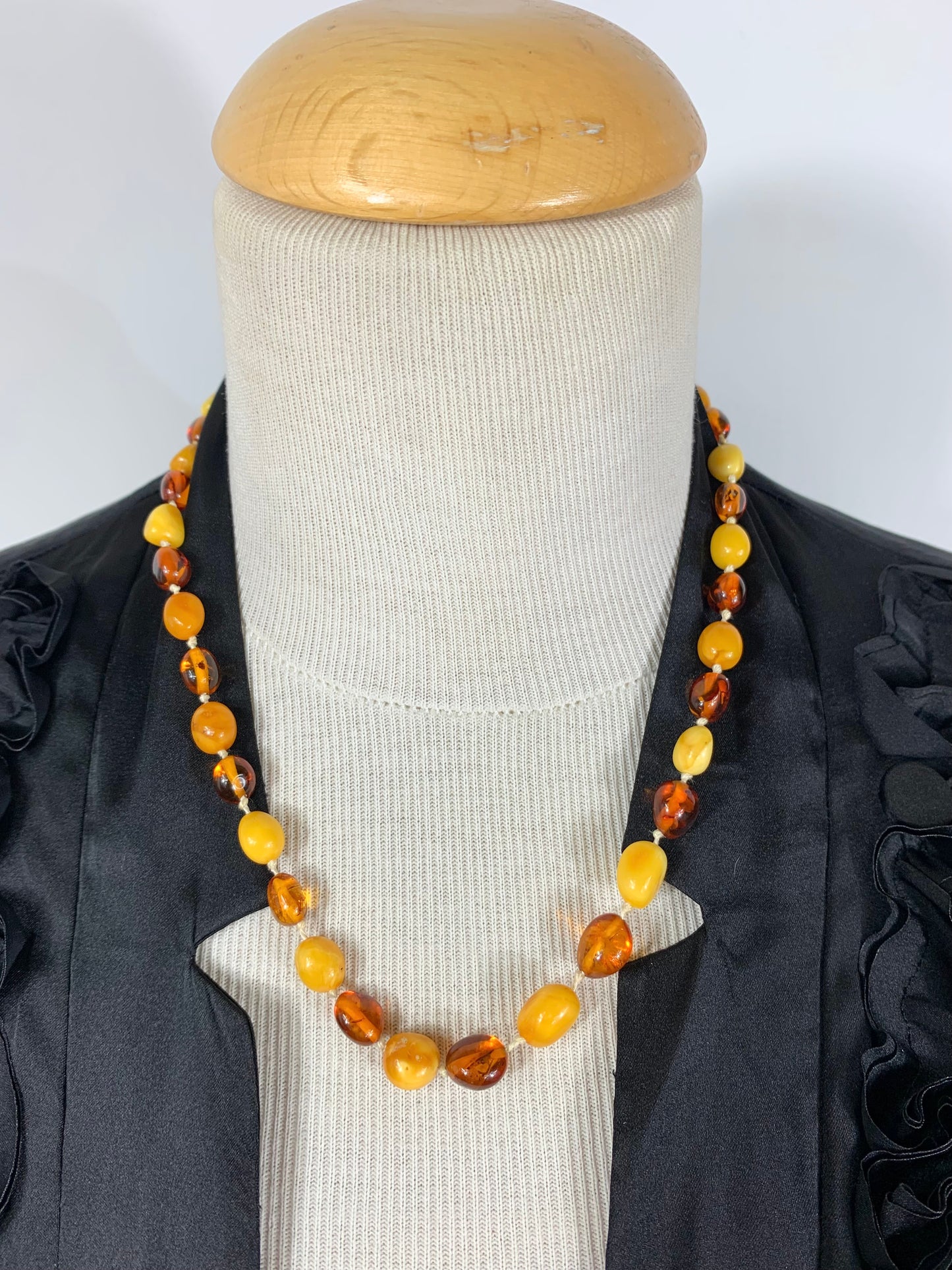 Collier ambre mi long couleurs nuancées